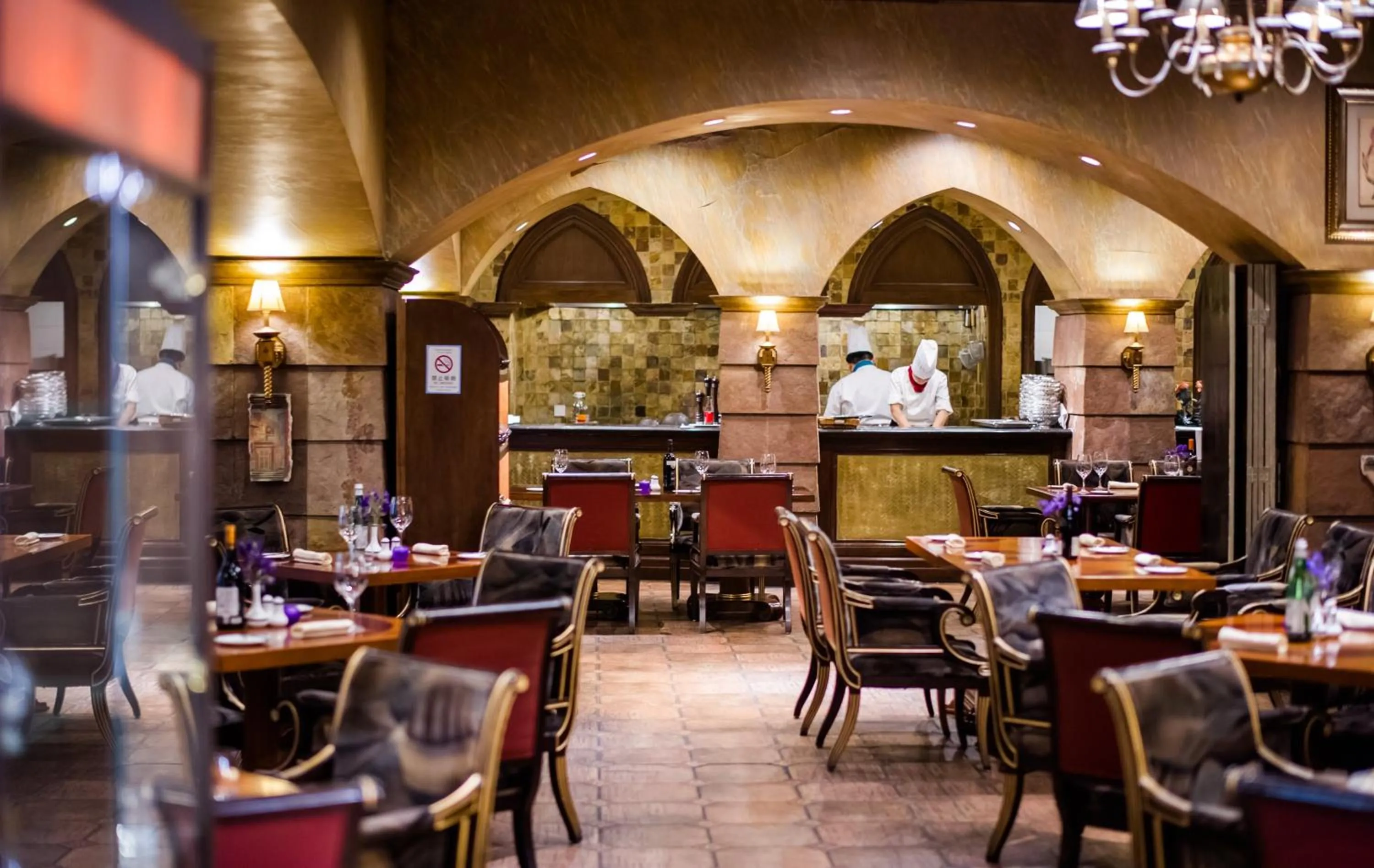 Restaurant/places to eat in Crowne Plaza Qingdao by IHG