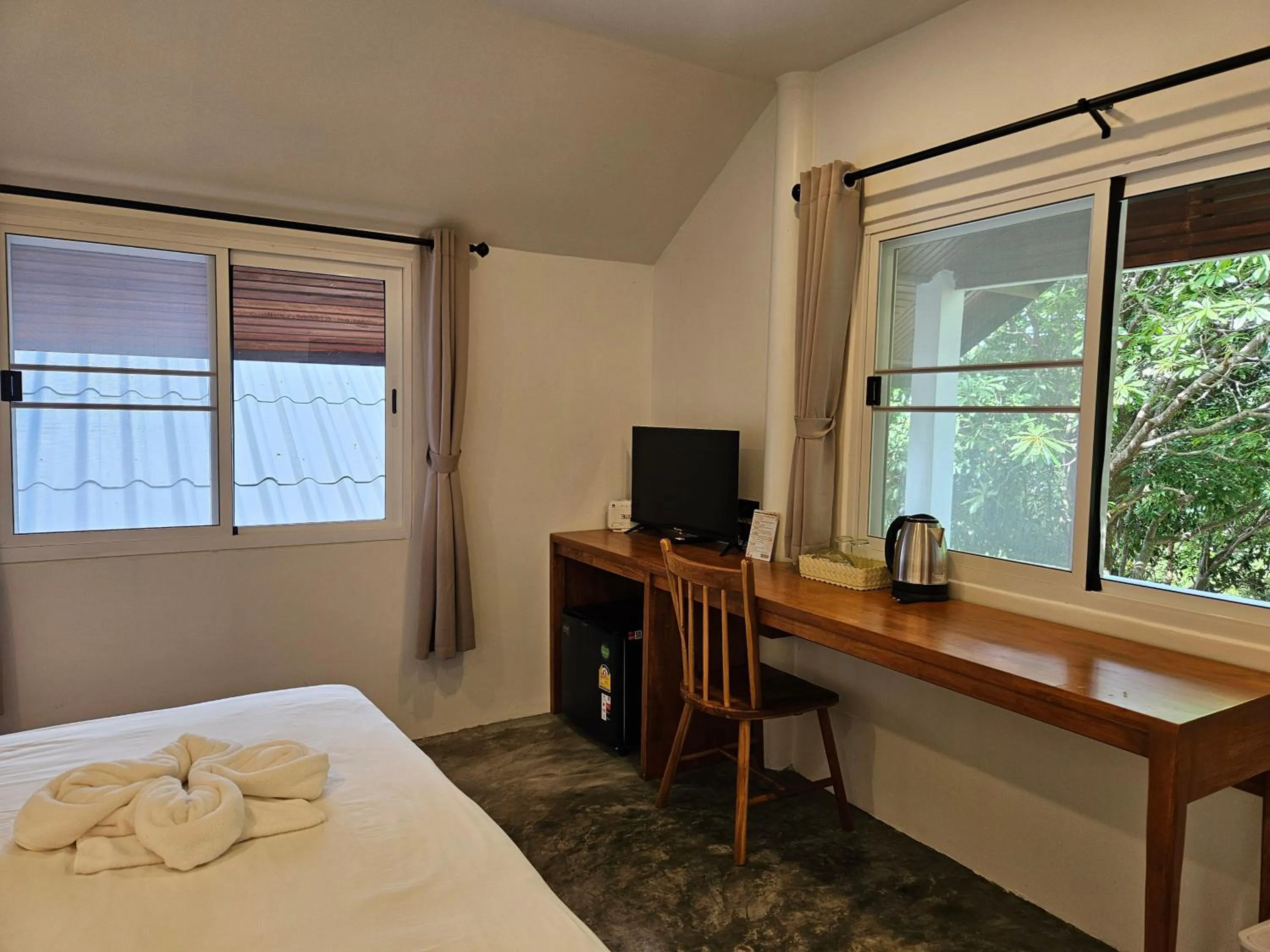 Seating area, Bed in Phangan Utopia Resort