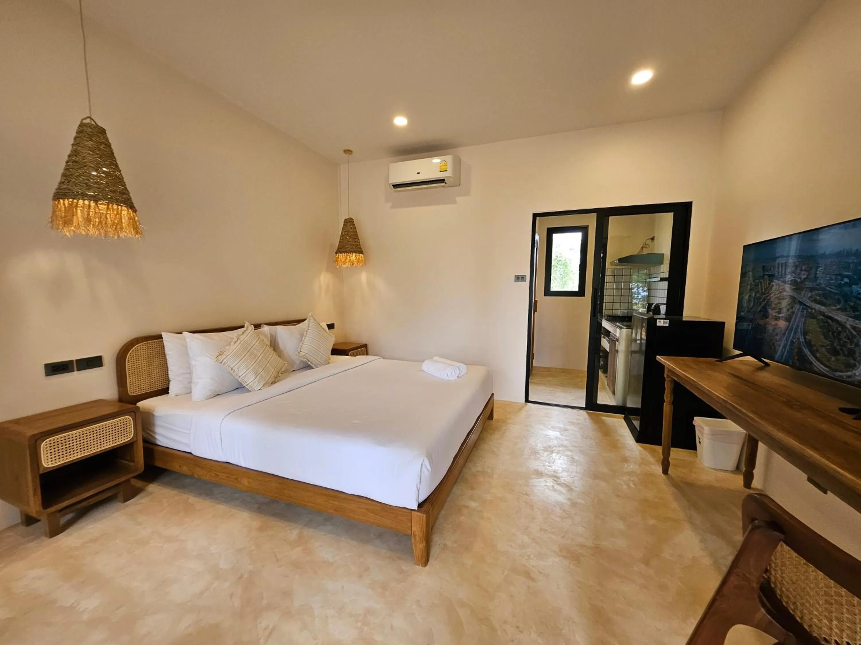 Photo of the whole room, Bed in Phangan Utopia Resort