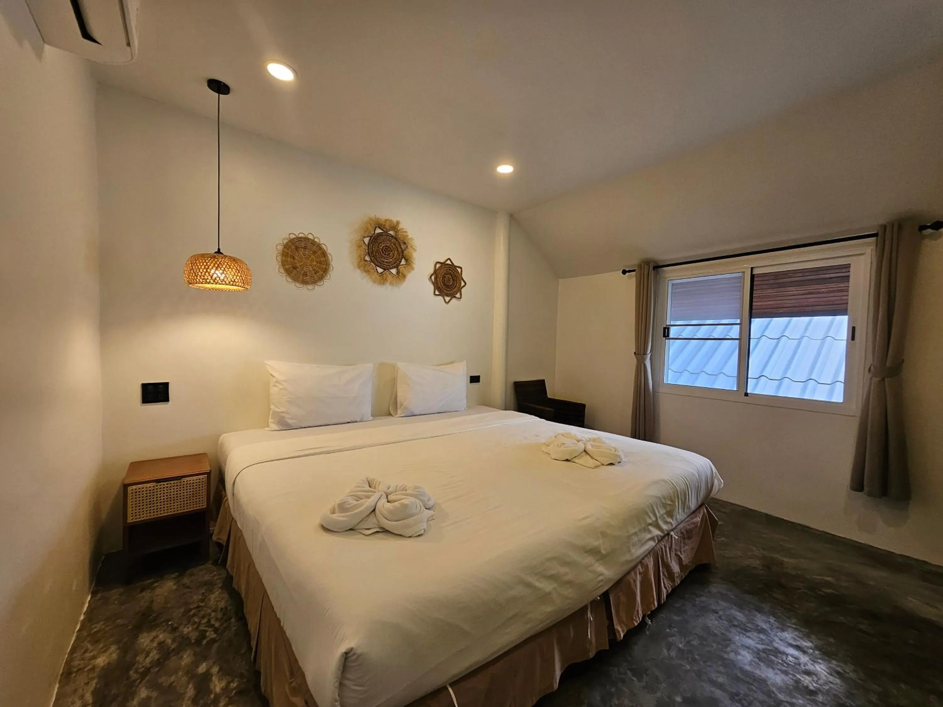 View (from property/room), Bed in Phangan Utopia Resort