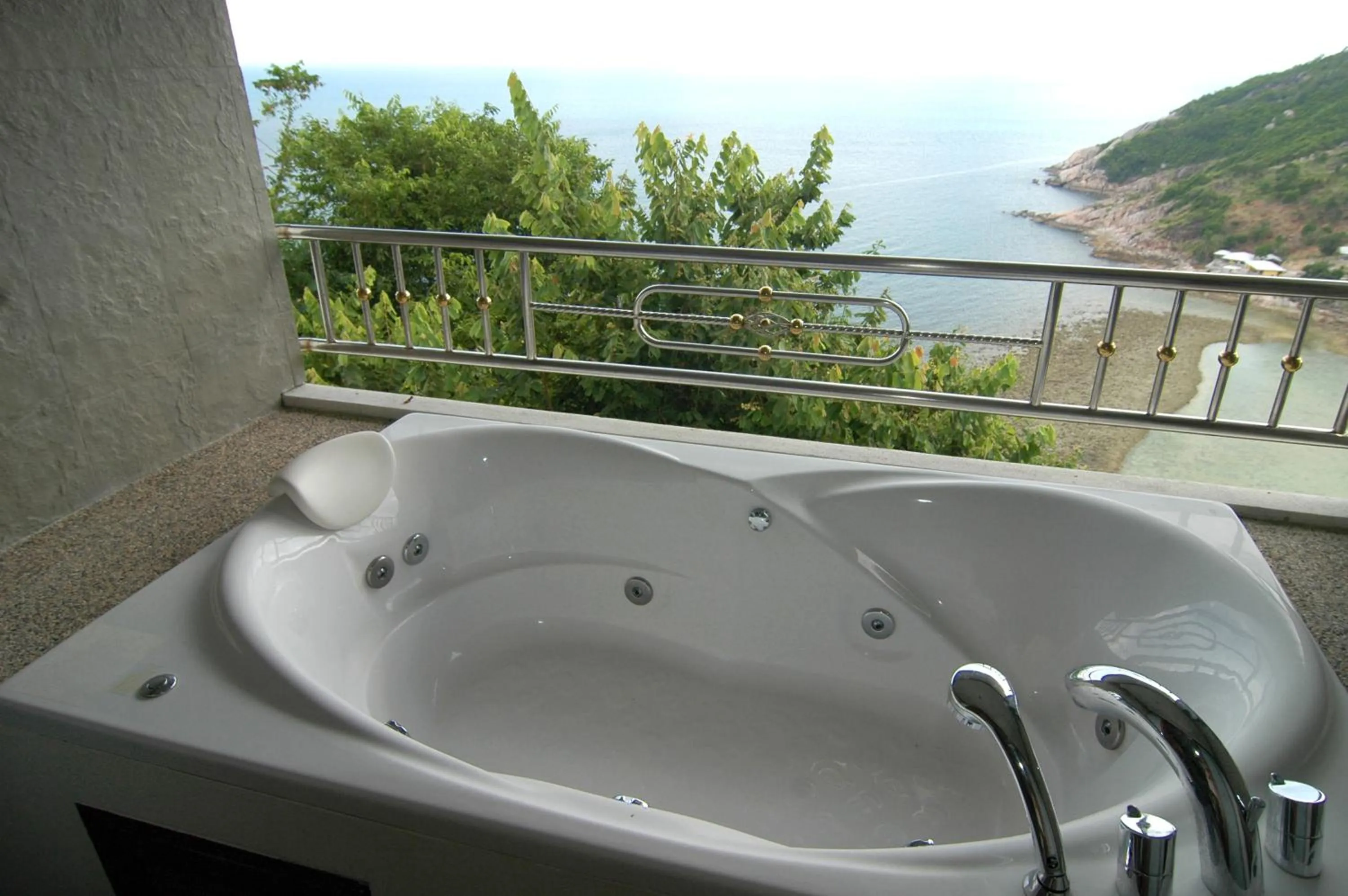 Bathroom in Phangan Utopia Resort