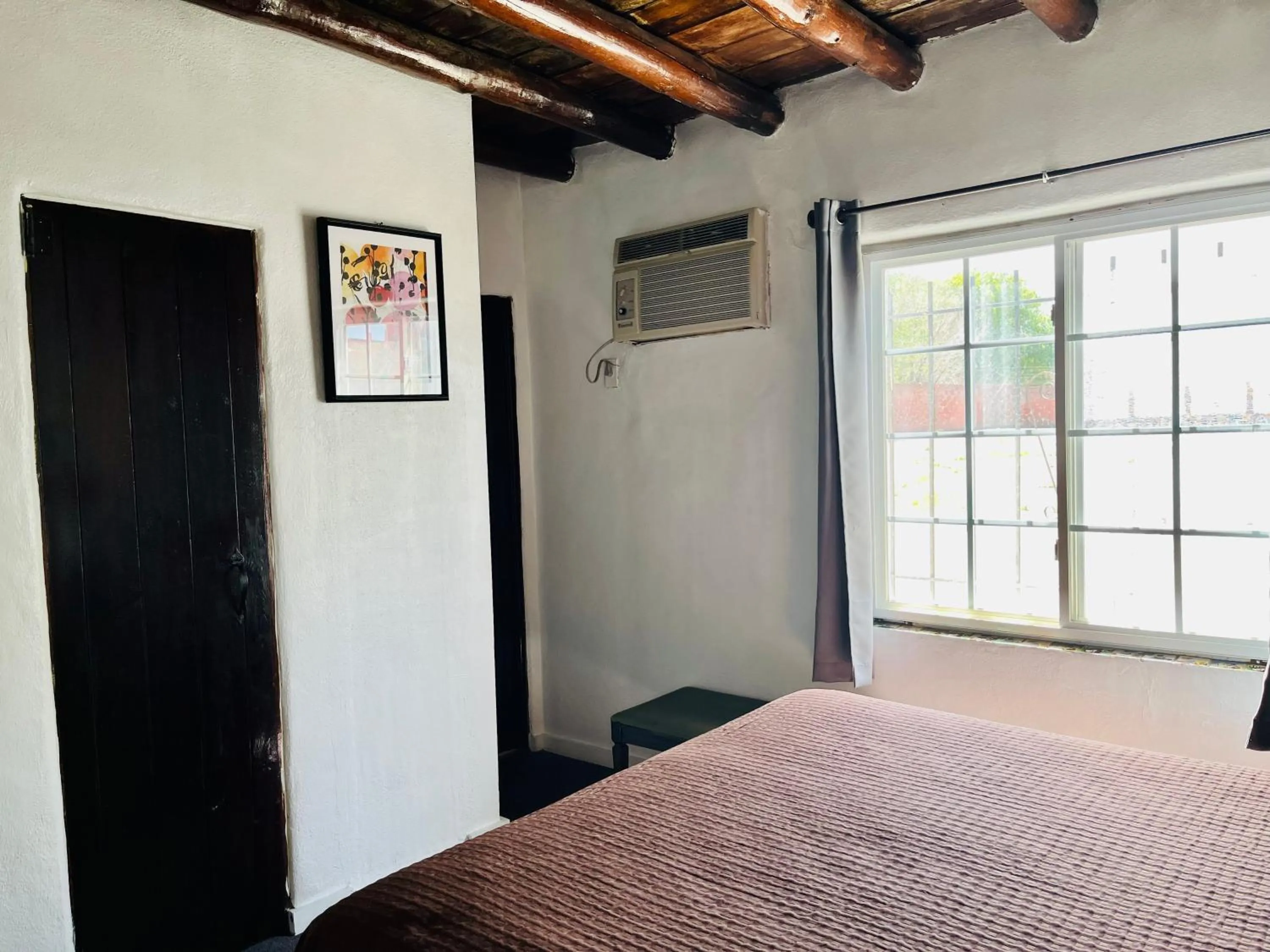 Bed in Cottonwood Court Motel