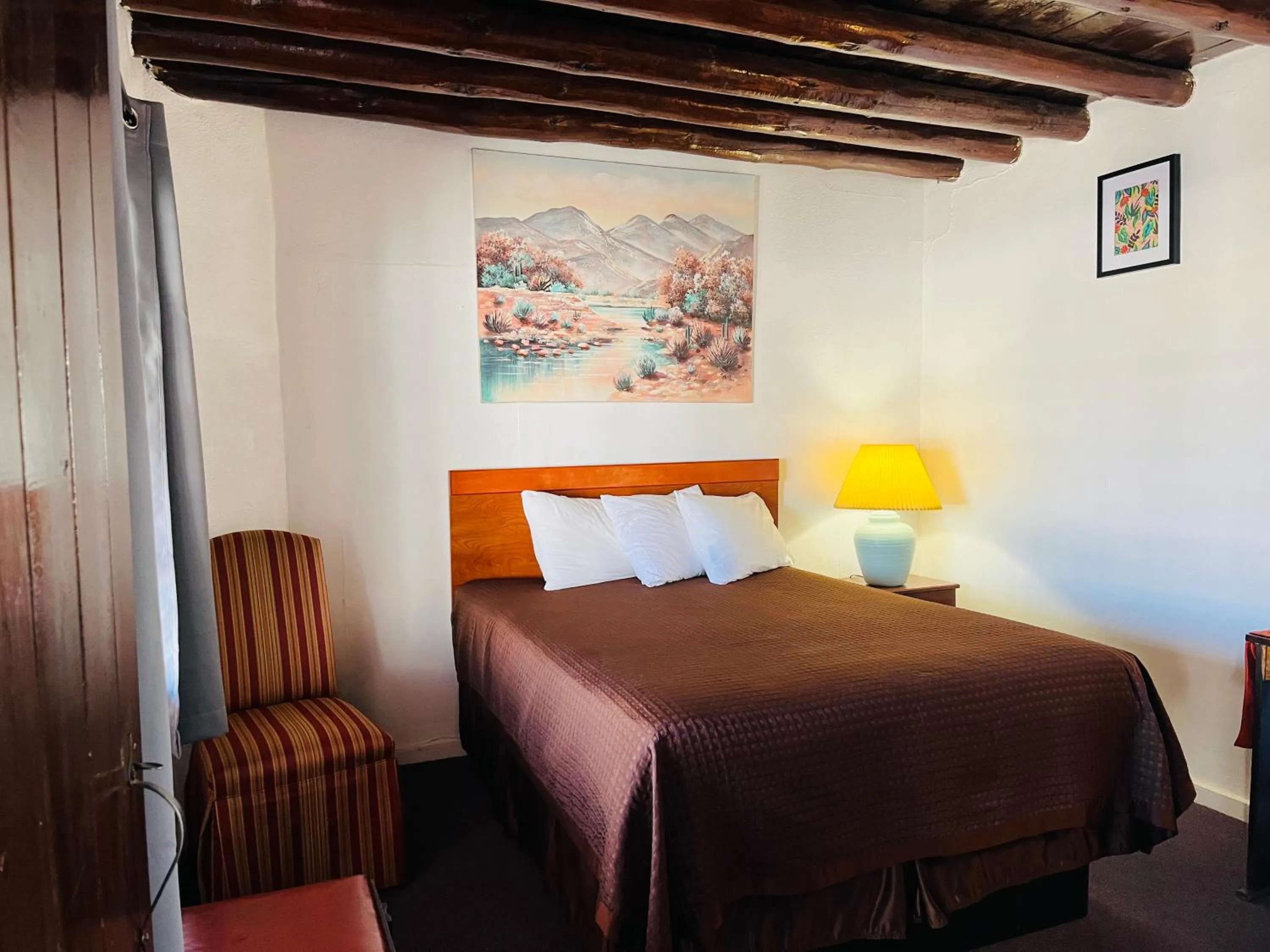 Bed in Cottonwood Court Motel