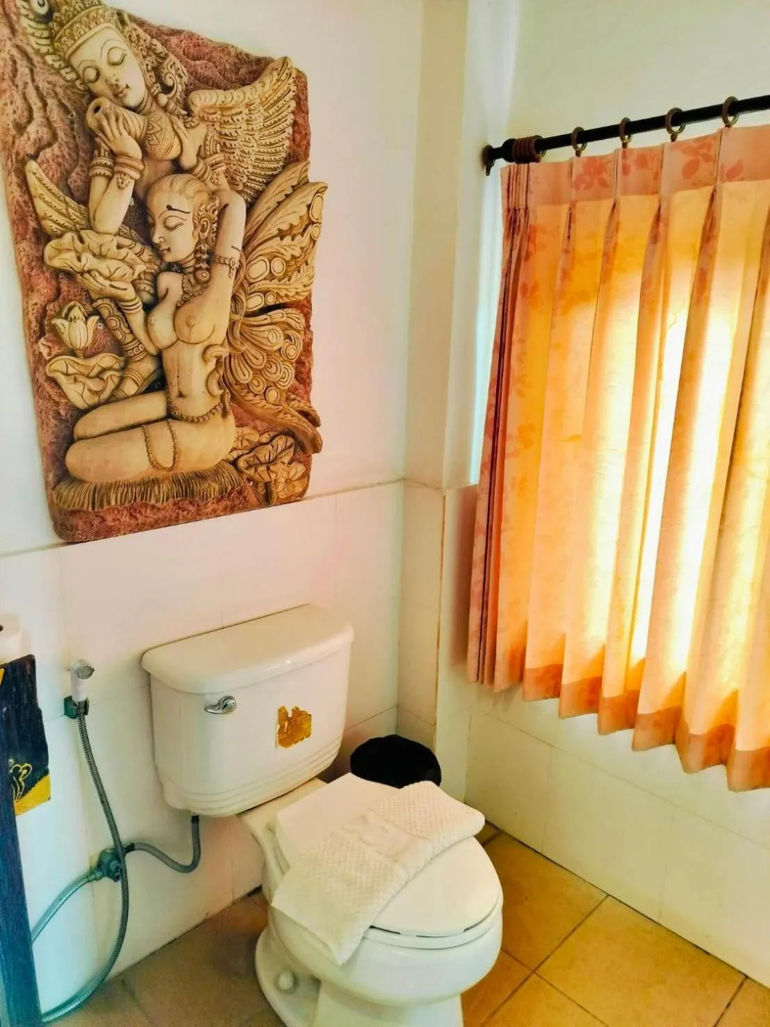 Toilet in Pludhaya Resort & Spa