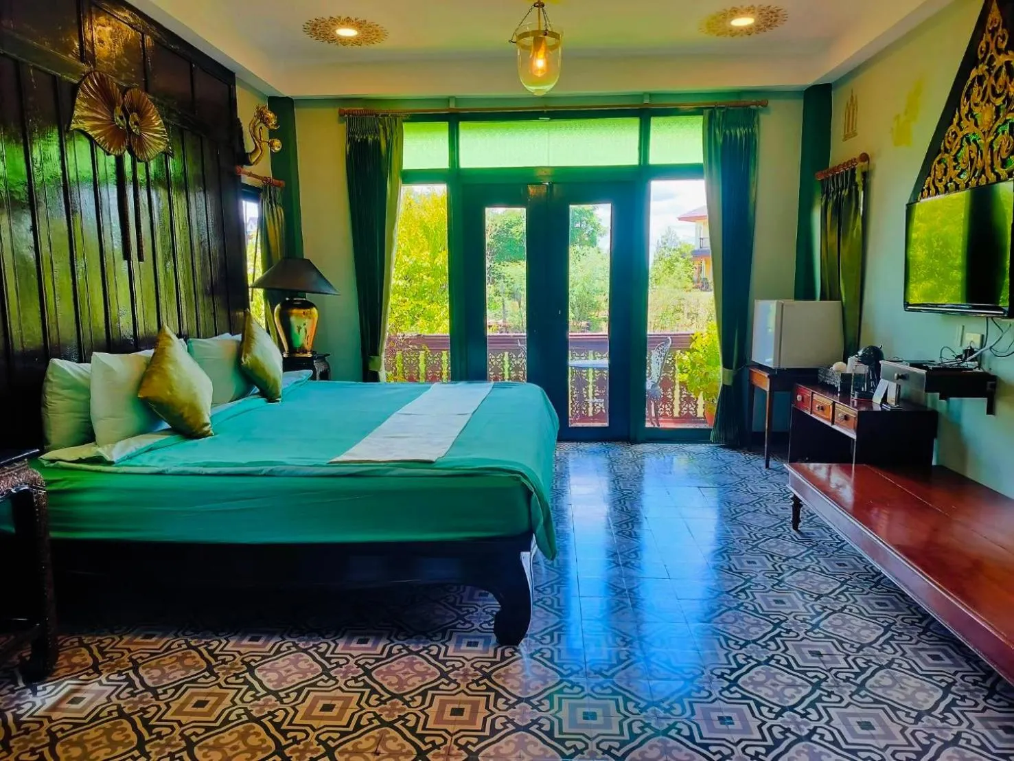 Bed in Pludhaya Resort & Spa