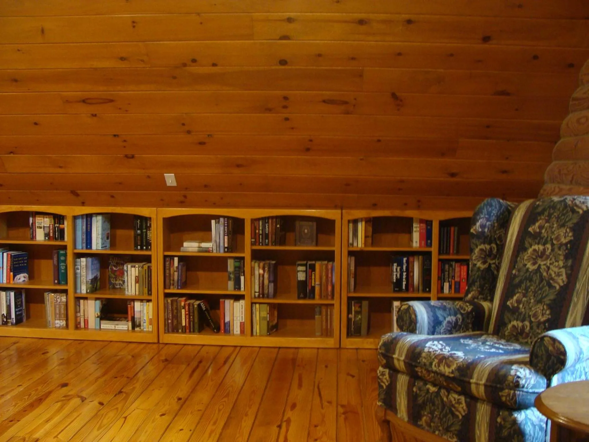 Library in A Breath of Heaven B&B