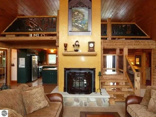 Living room in A Breath of Heaven B&B