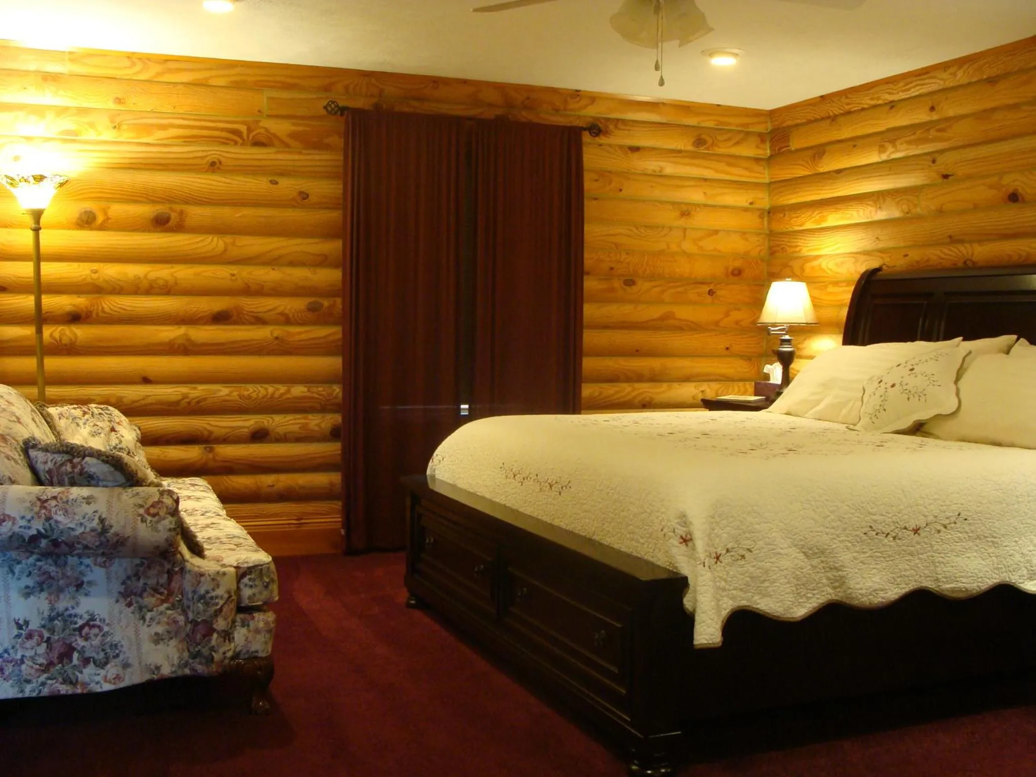 Bedroom, Bed in A Breath of Heaven B&B