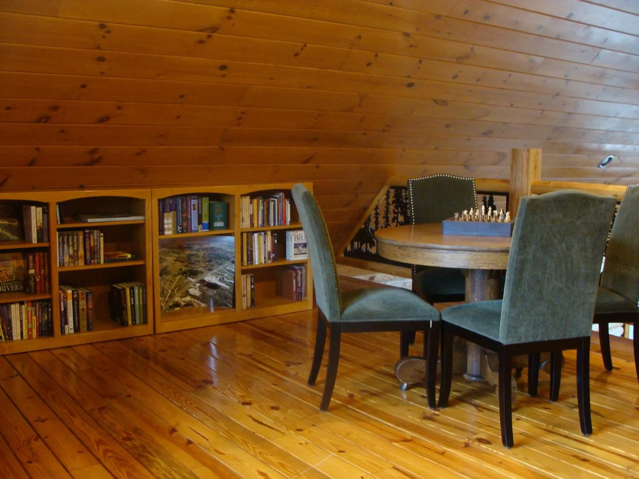 Library in A Breath of Heaven B&B