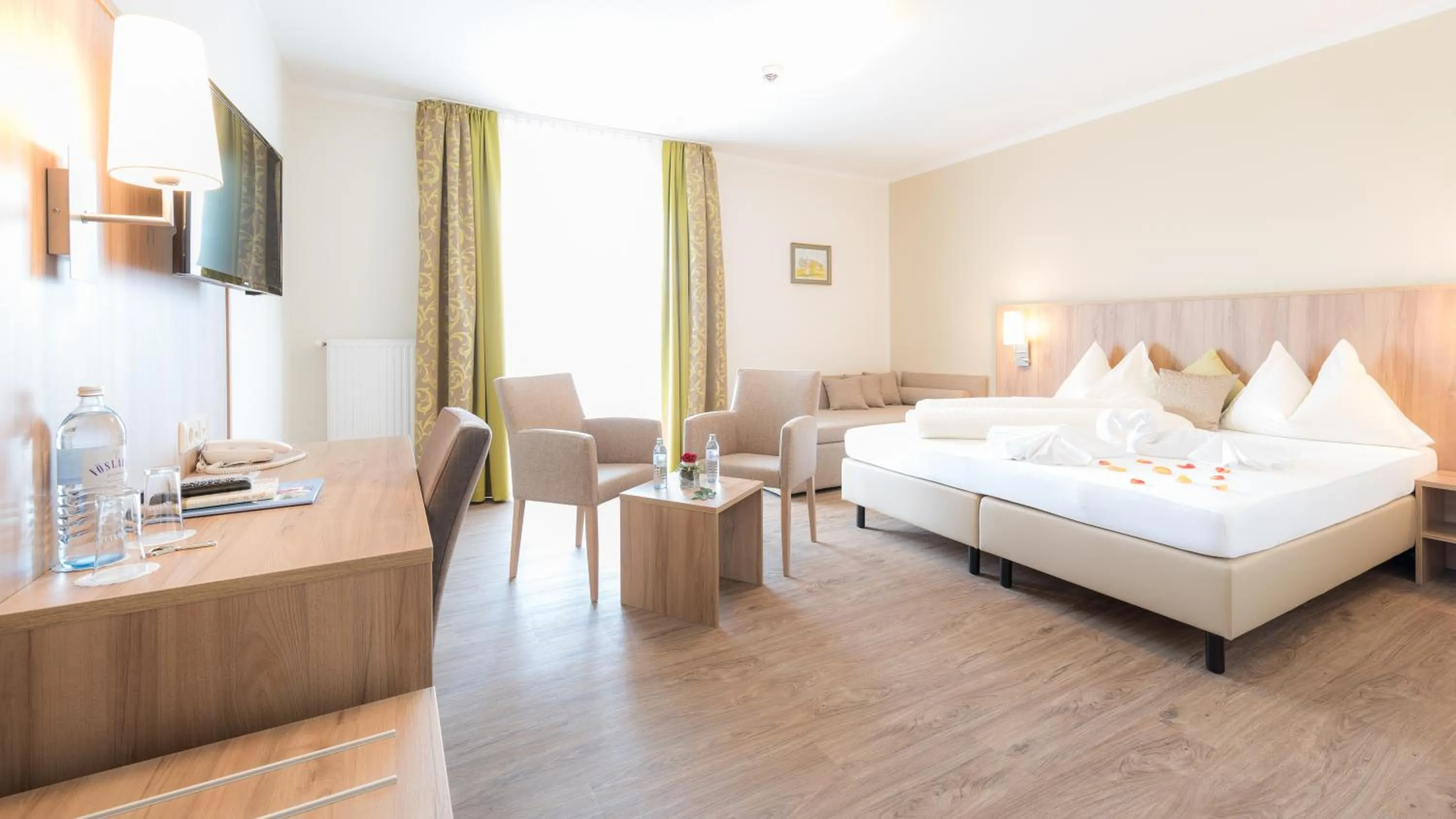 Day, Bed in Hotel Marko