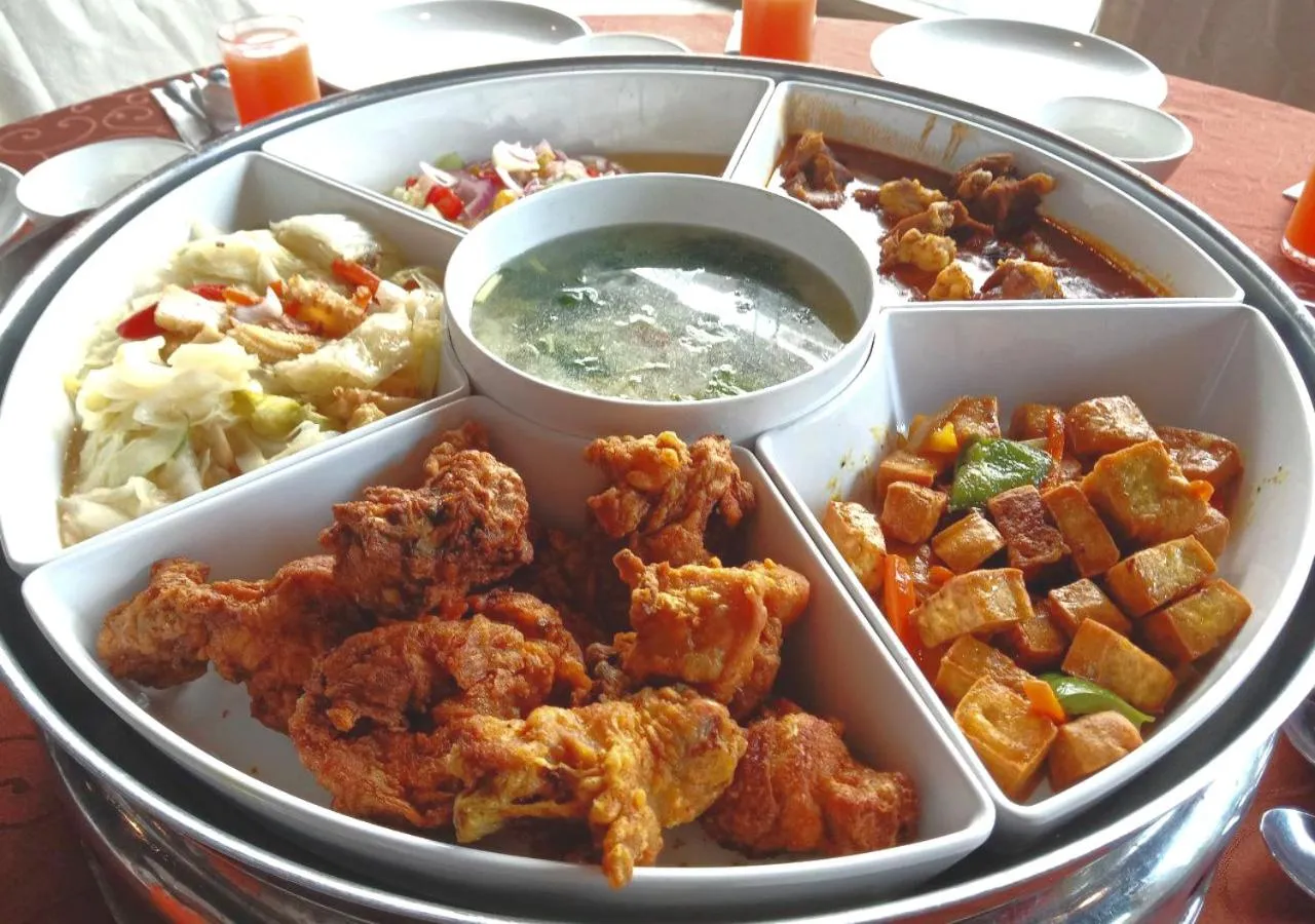 Restaurant/places to eat in Hotel Langkasuka Langkawi