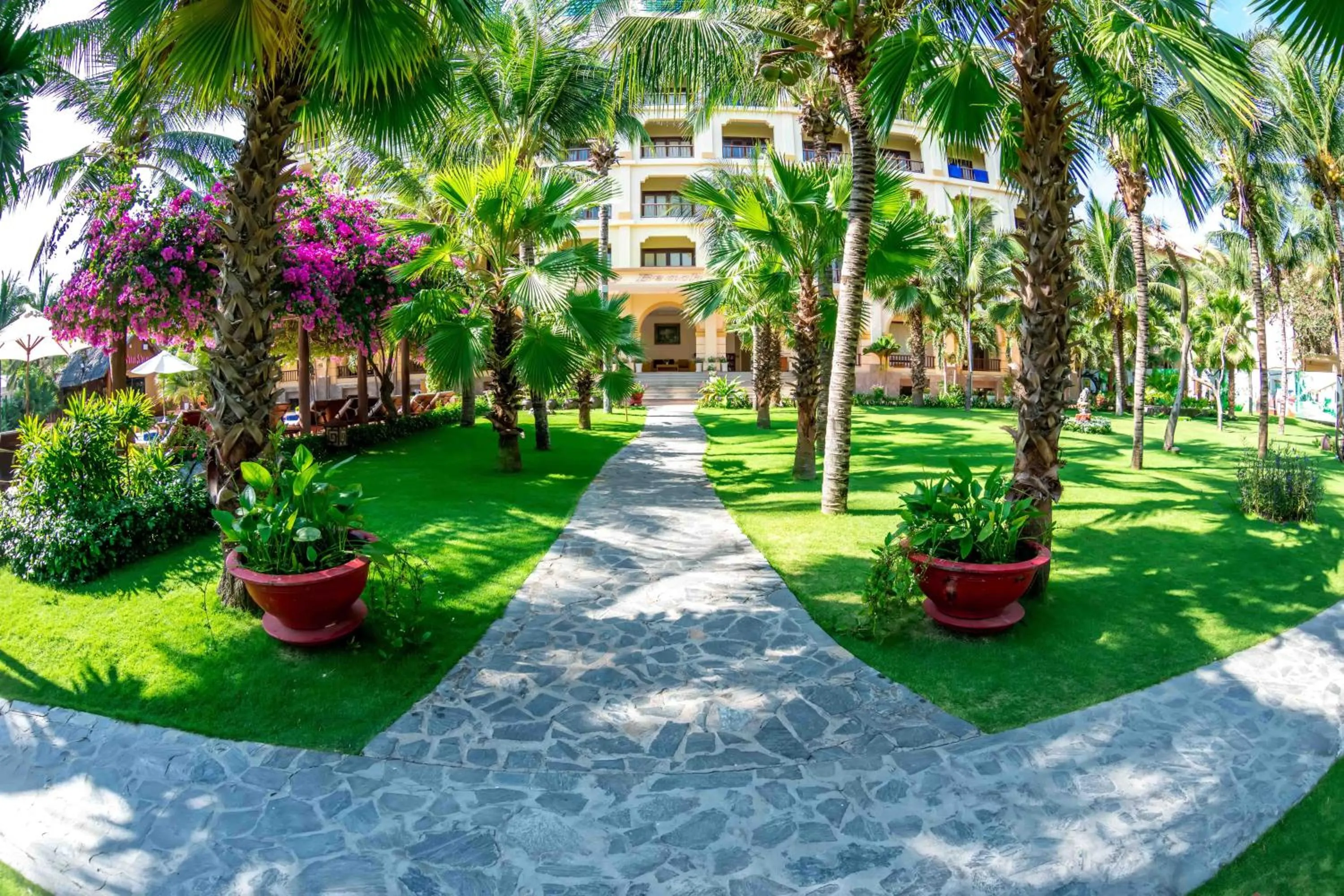 Garden in Sunny Beach Resort & Spa Mui Ne