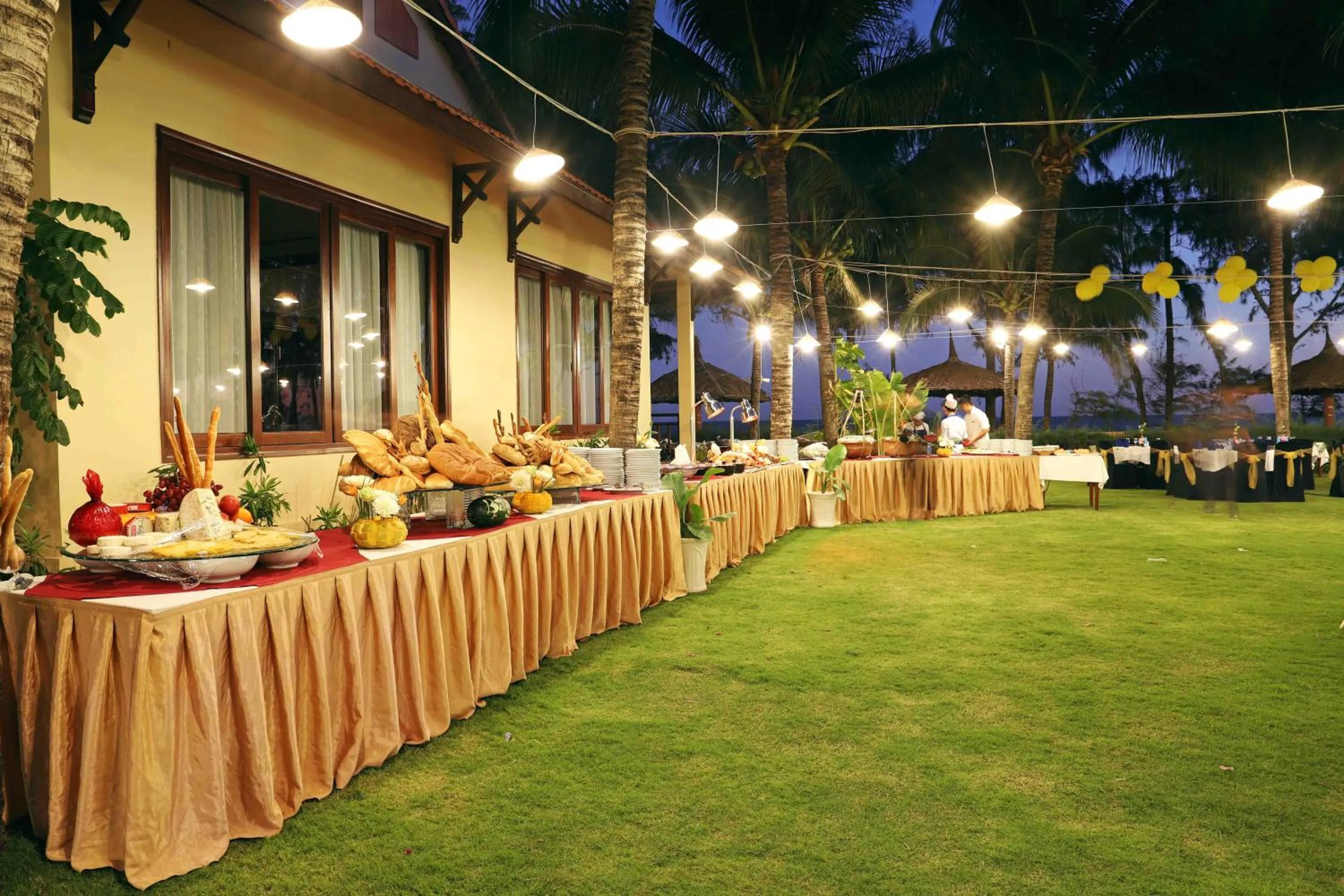 Evening entertainment in Sunny Beach Resort & Spa Mui Ne