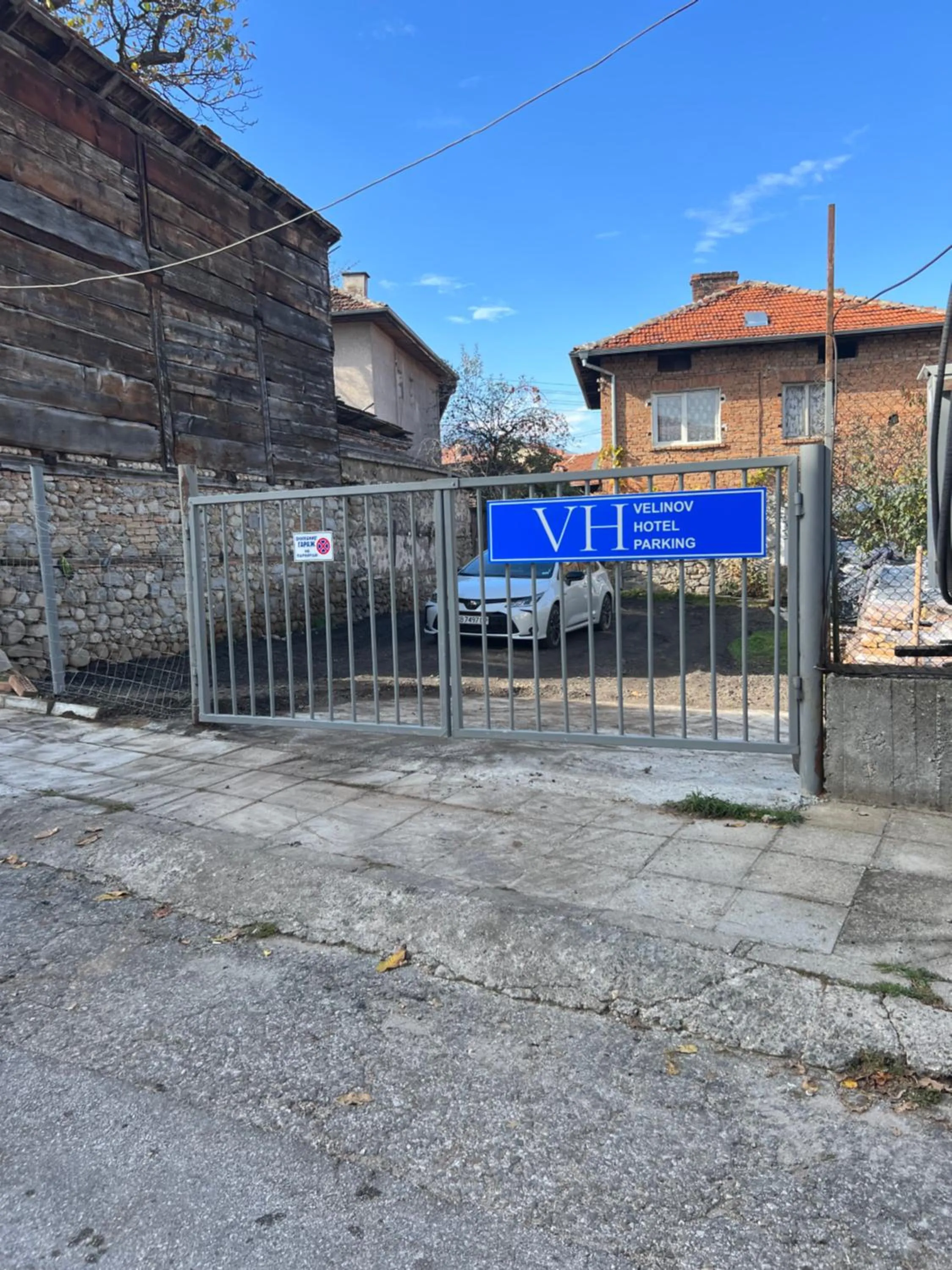 Parking in Velinov Boutique Hotel