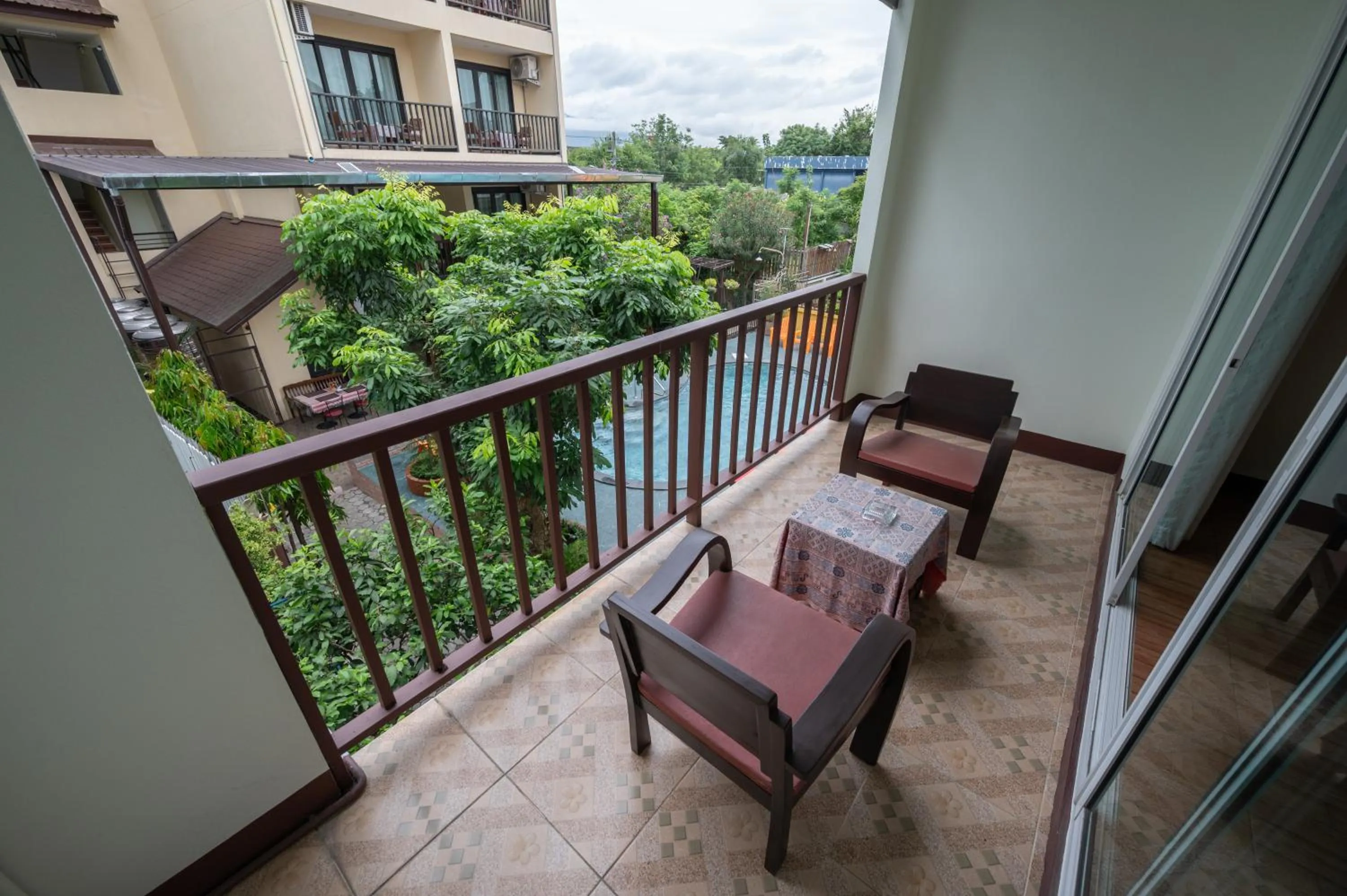 Riverside House Hotel