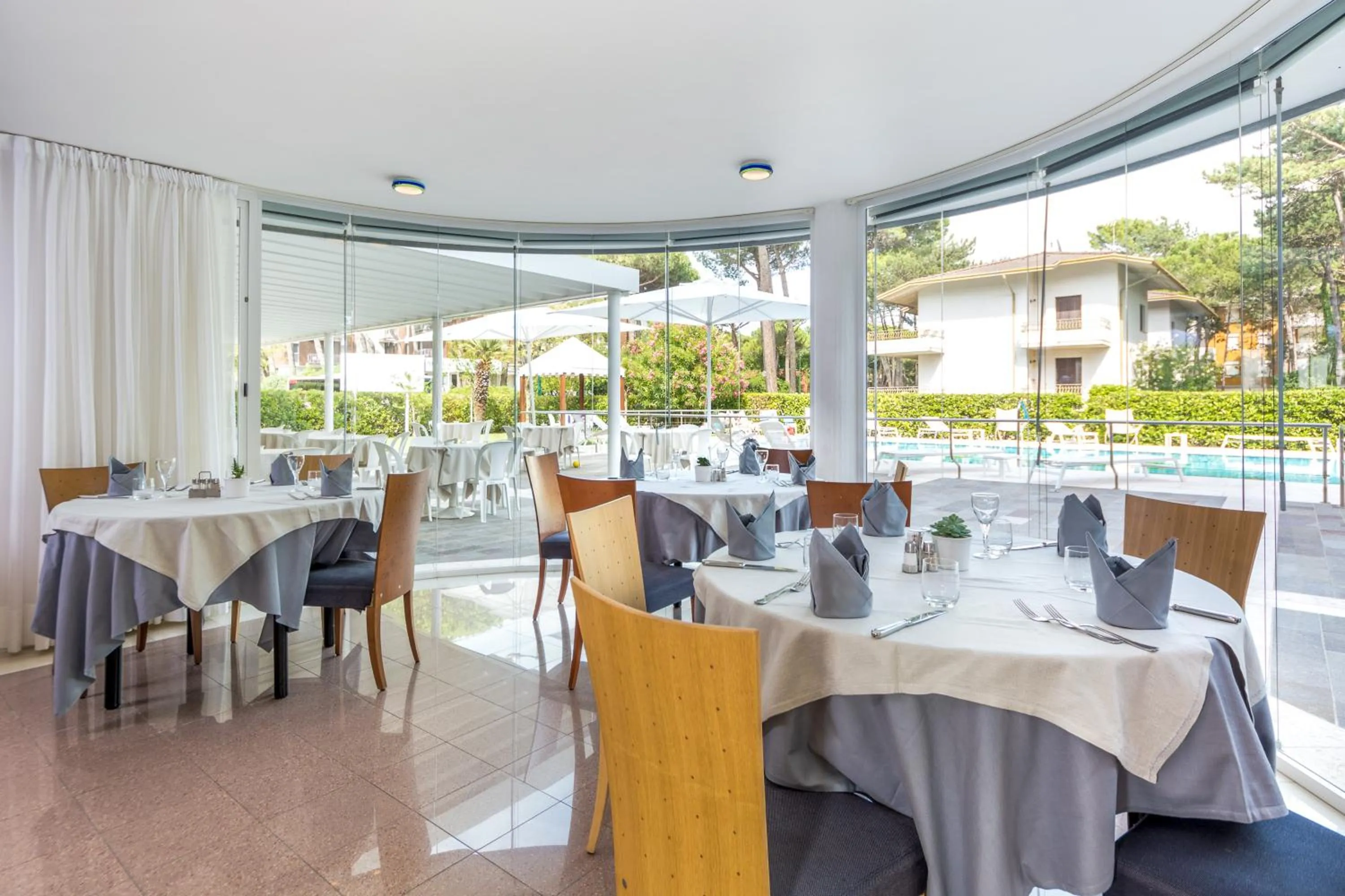 Restaurant/places to eat in Hotel Smeraldo