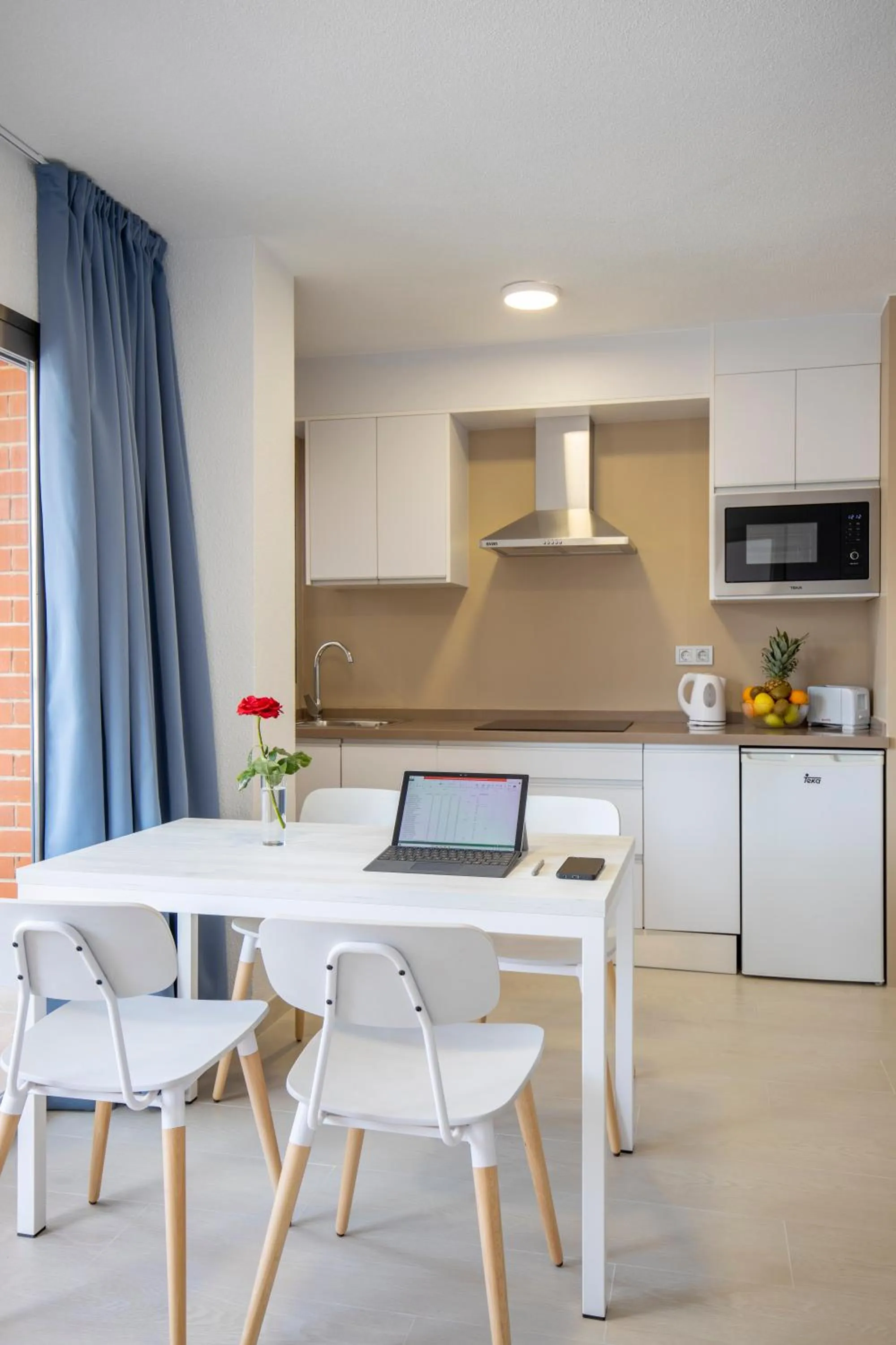 Kitchen or kitchenette in Aparthotel BCL Levante Lux
