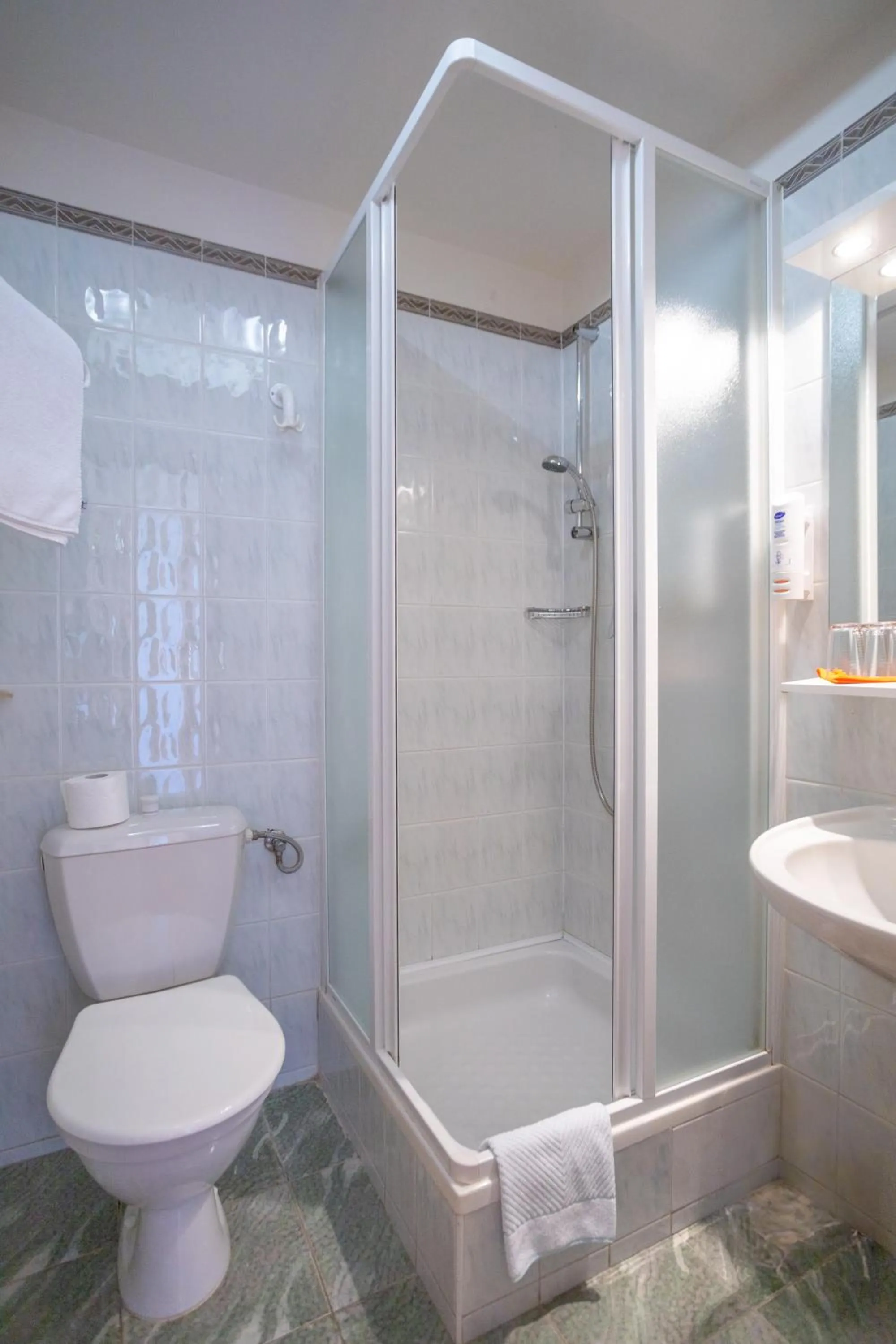 Shower in Hotel Flora