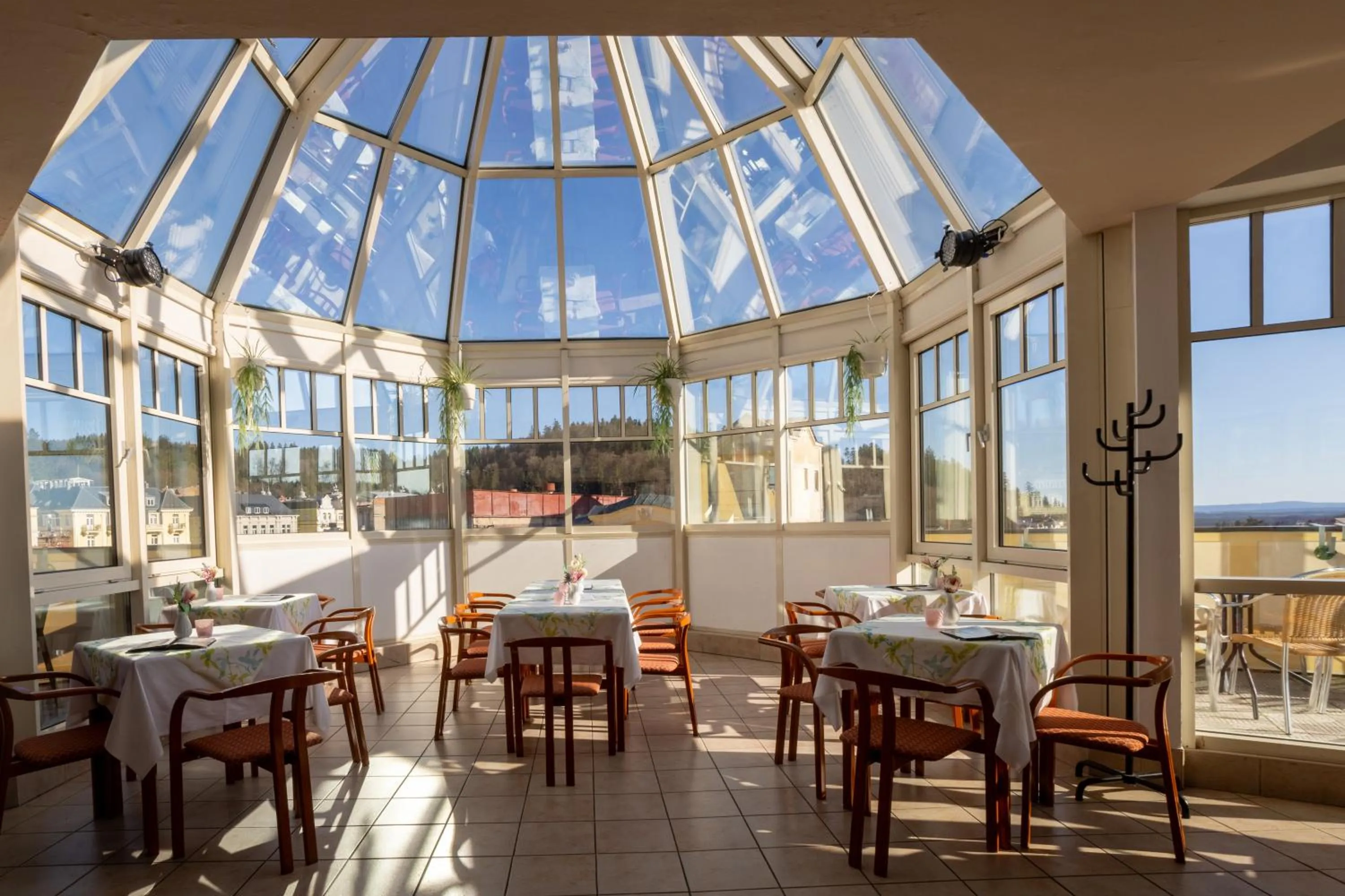 Restaurant/places to eat in Hotel Flora