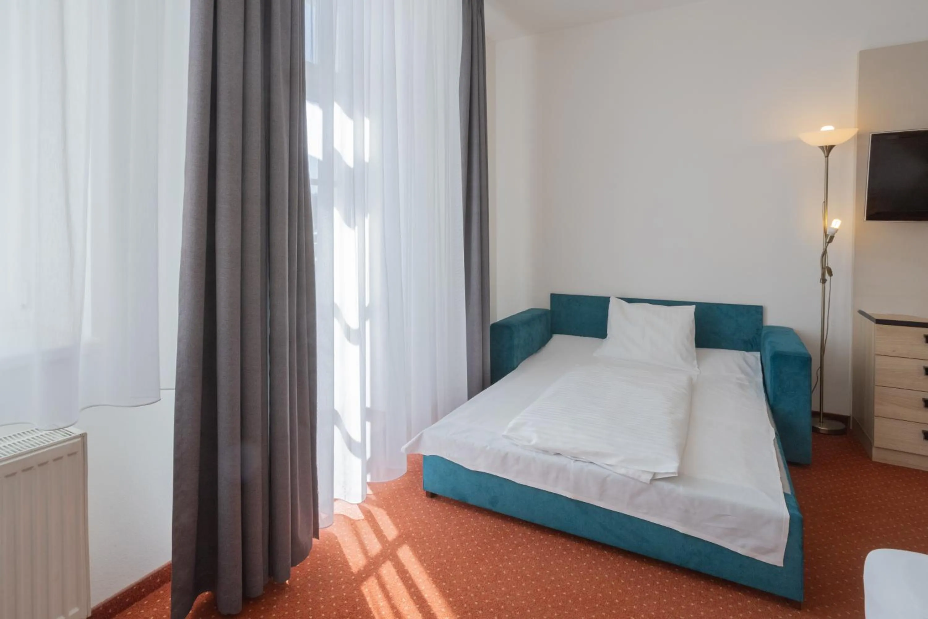 Bedroom, Bed in Hotel Flora