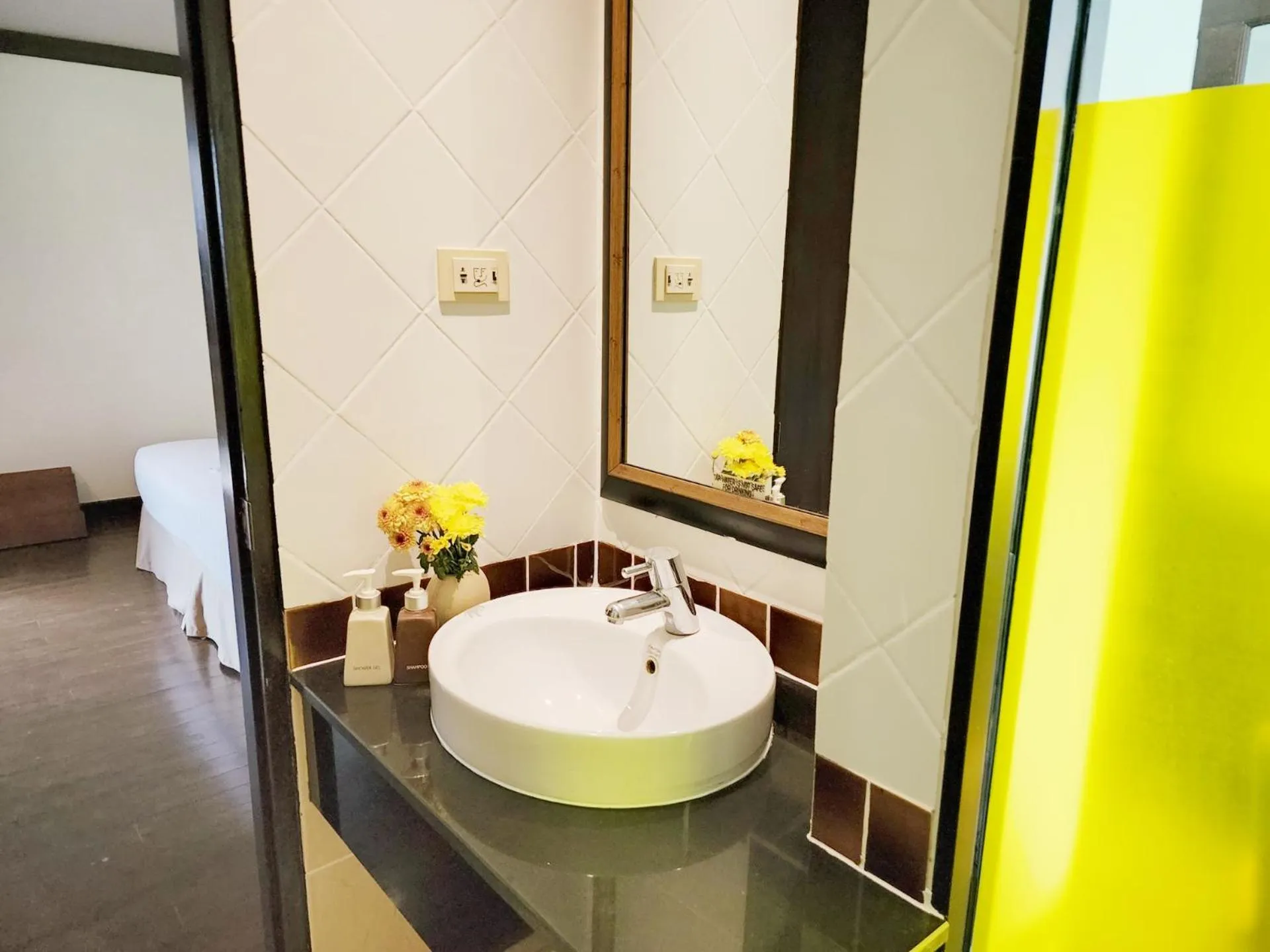 Bathroom in Lanta Mermaid Boutique House-Cozy Stay,Seaview, Delicious Breakfast,2 Minutes Walk to the Beach