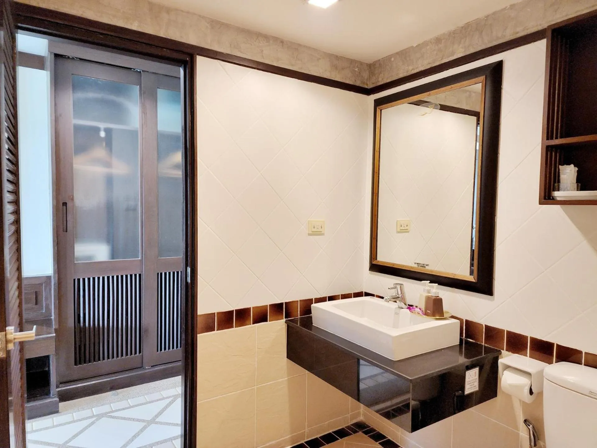 Bathroom, Bed in Lanta Mermaid Boutique House-Cozy Stay,Seaview, Delicious Breakfast,2 Minutes Walk to the Beach