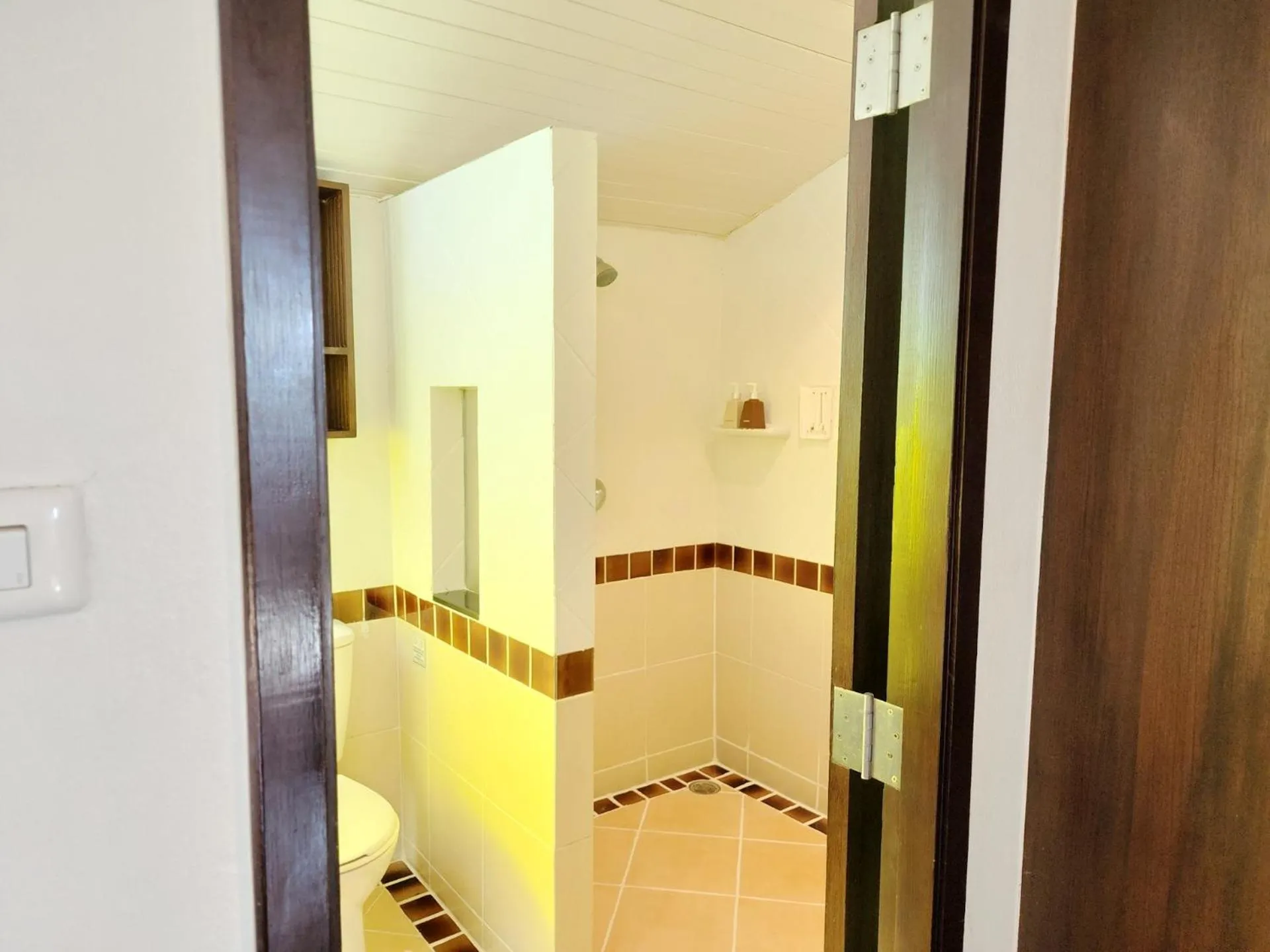 Shower in Lanta Mermaid Boutique House-Cozy Stay,Seaview, Delicious Breakfast,2 Minutes Walk to the Beach