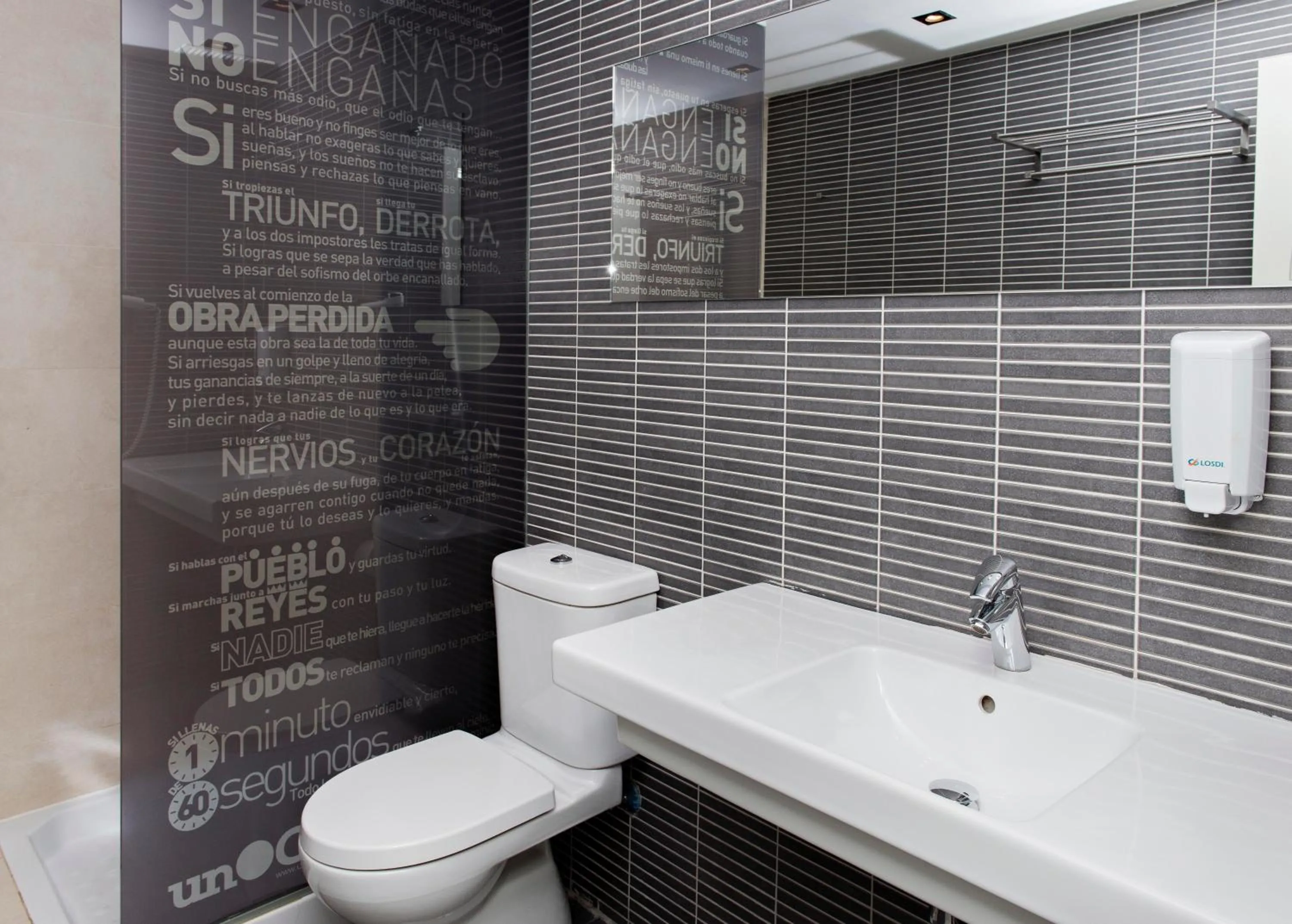 Quadruple Room in Hospedium Hostal Un Punto Chic