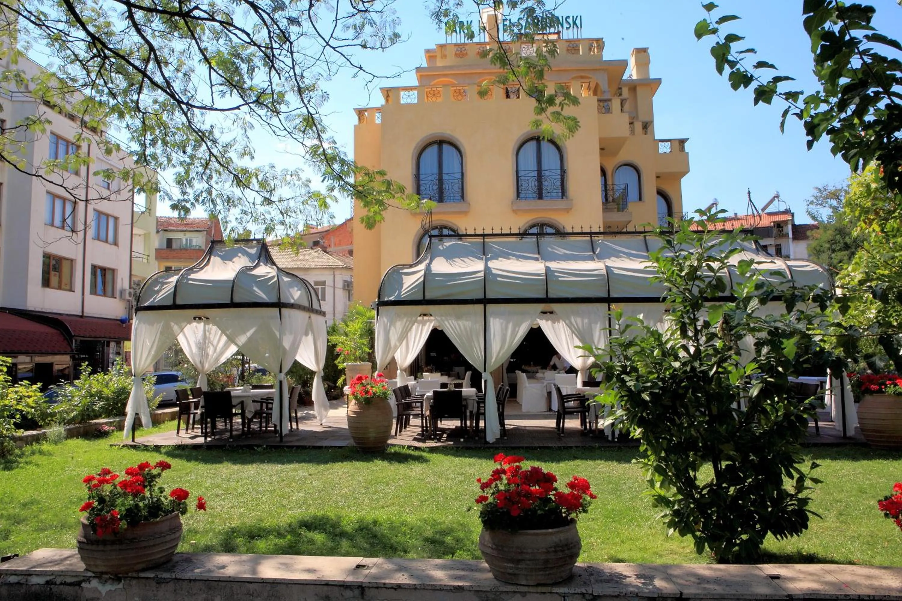 Property building in Park Hotel Sandanski