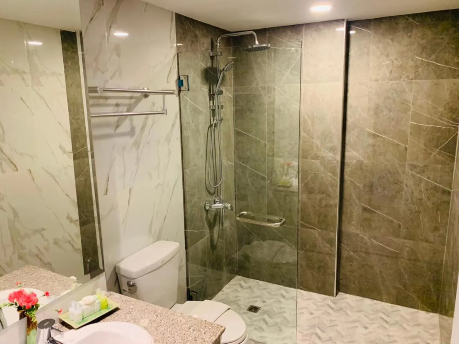 The Airport Greenery Hotel