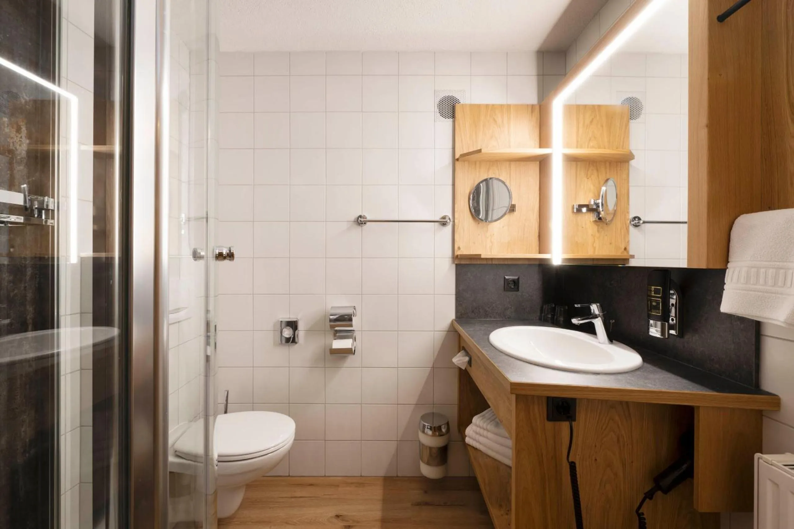 Shower in Hotel Bergkranz