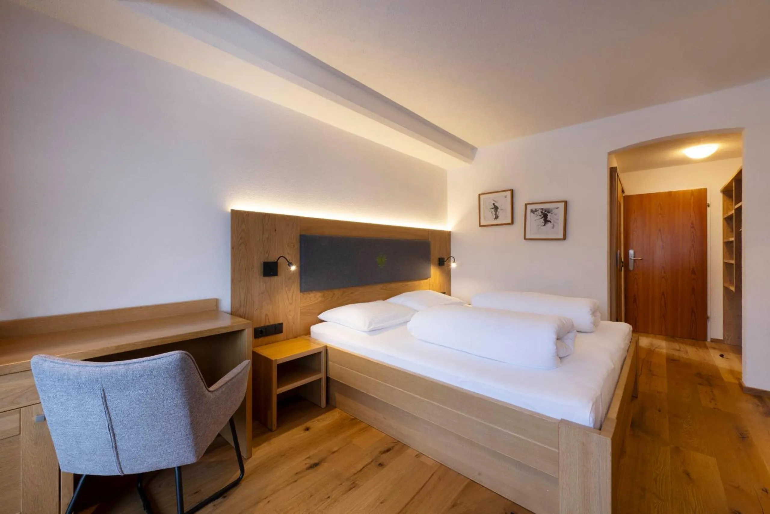 Photo of the whole room, Bed in Hotel Bergkranz