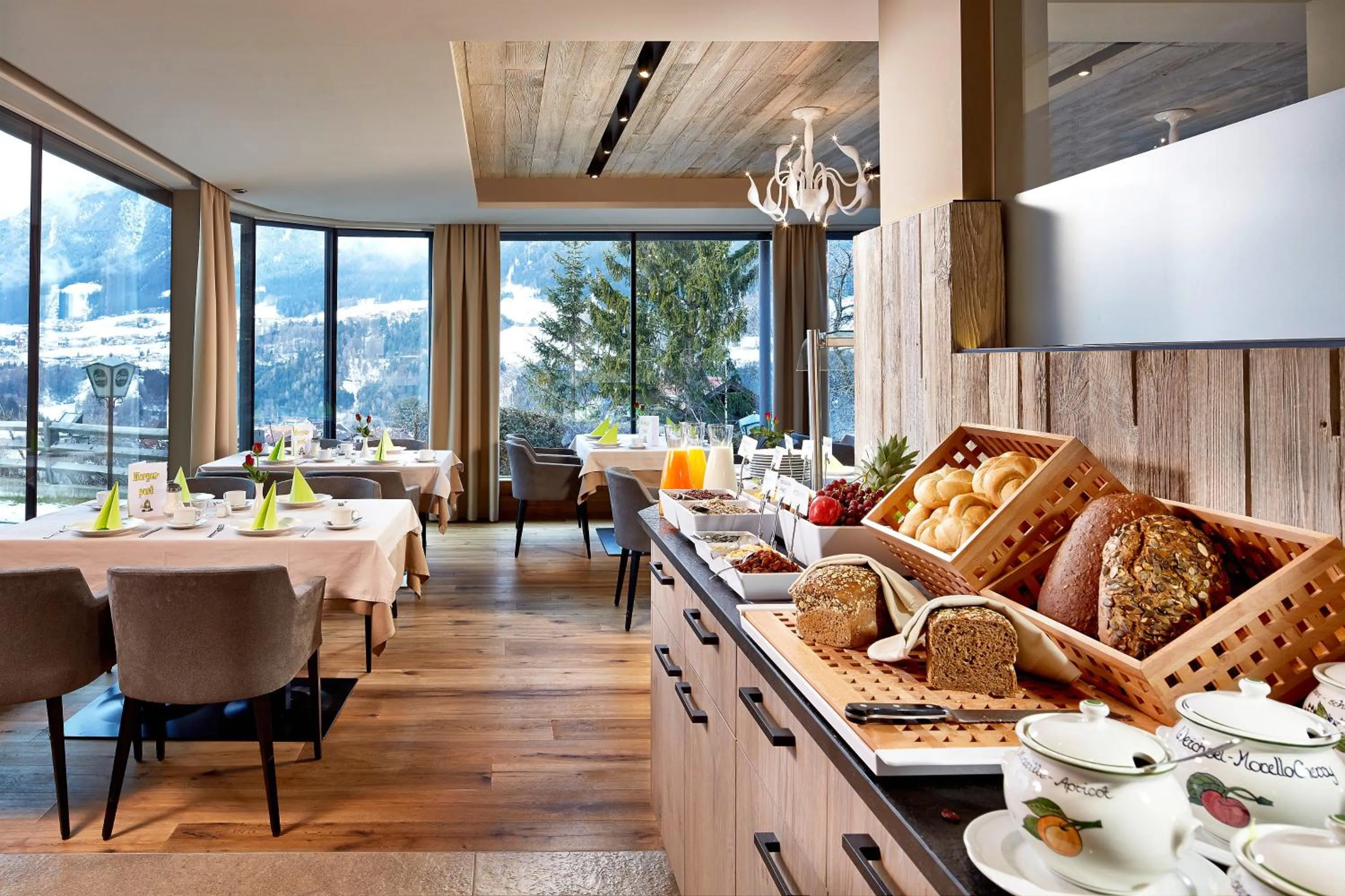 Restaurant/places to eat in Hotel Bergkranz