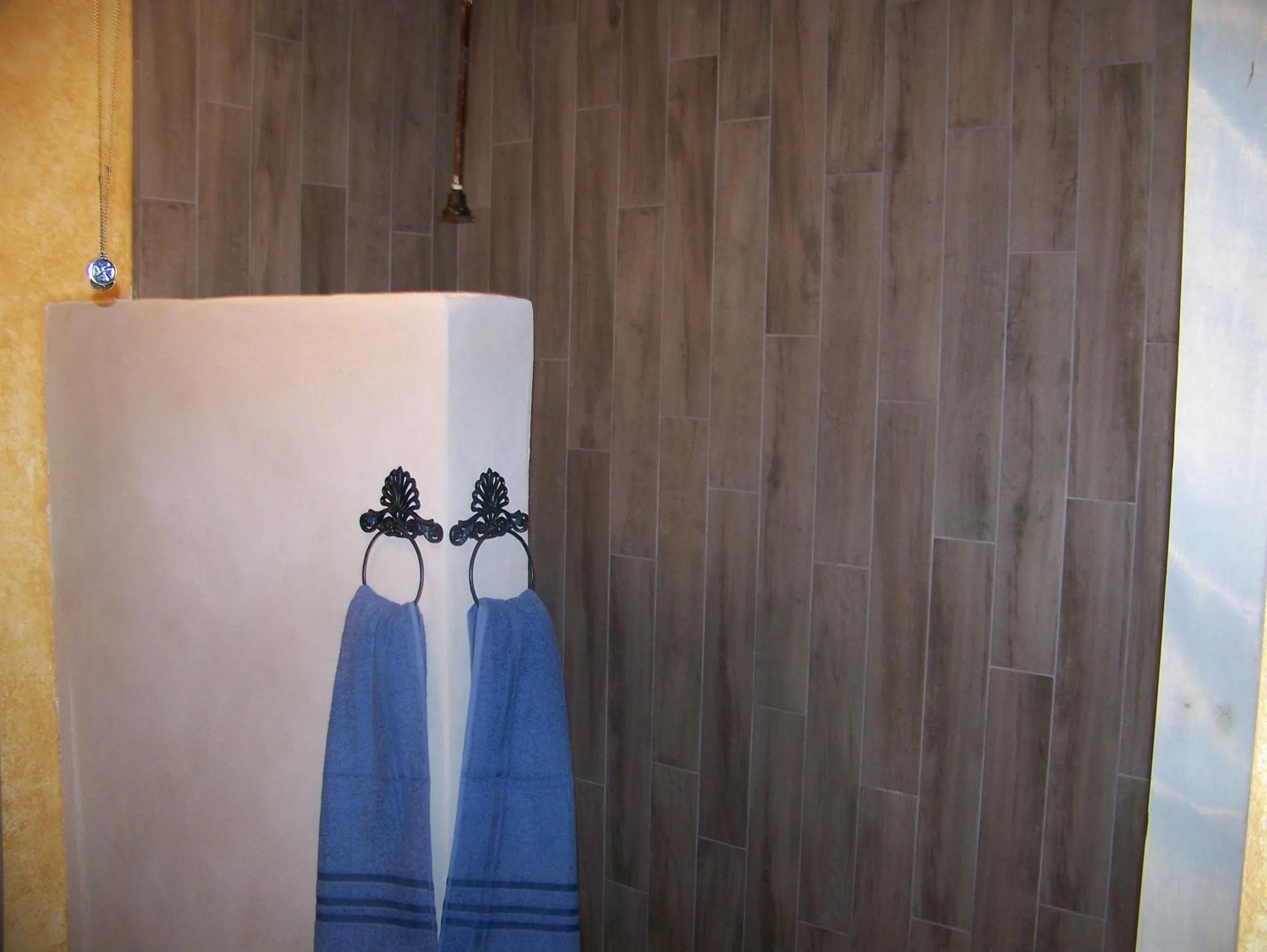 Breezy Hills Cottages - Hill Top Cottage