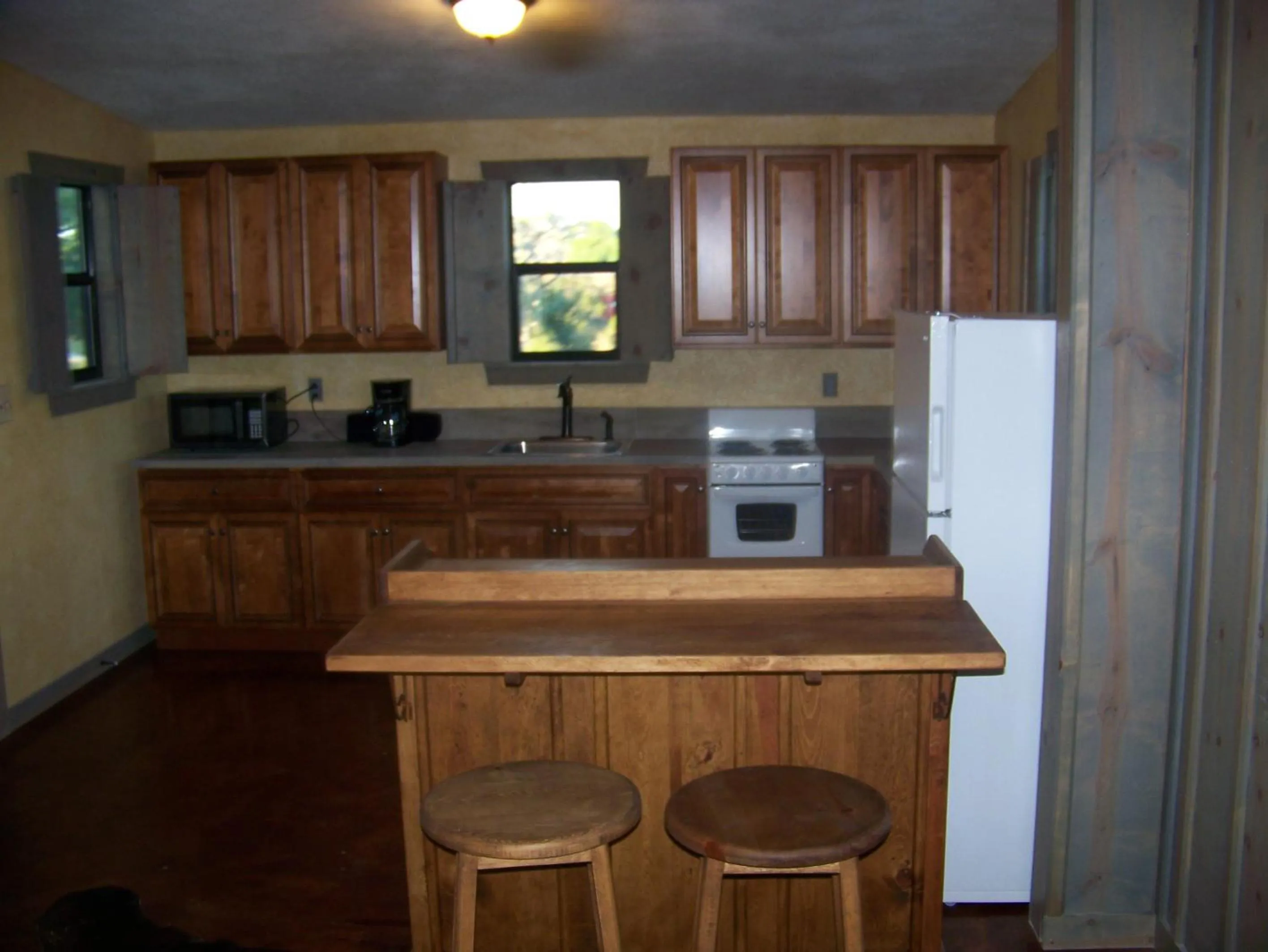 Breezy Hills Cottages - Hill Top Cottage