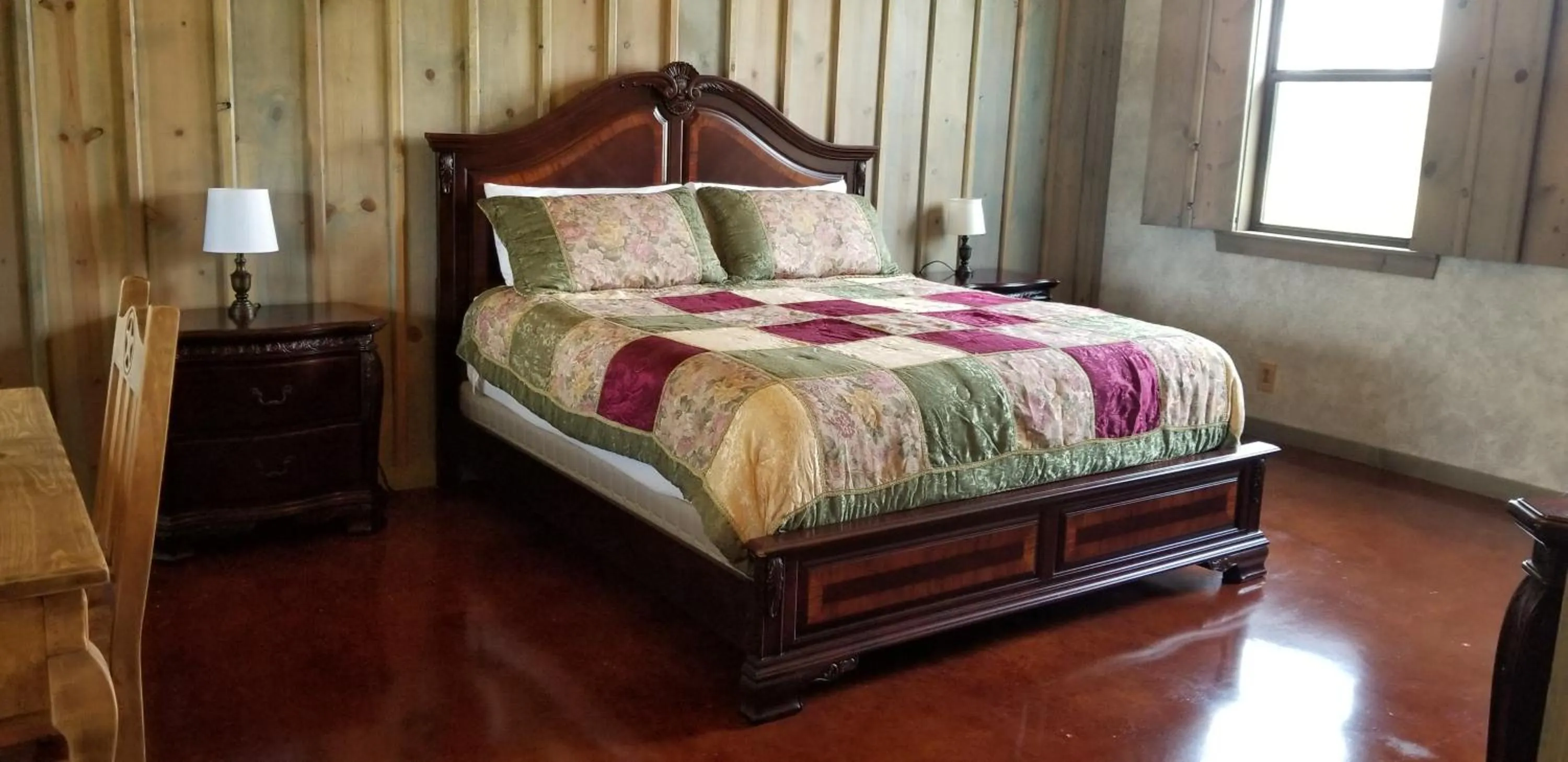 Bed in Breezy Hills Cottages - Hill Top Cottage