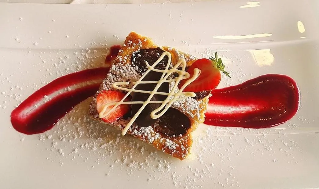 Food in Raffl's Hotel