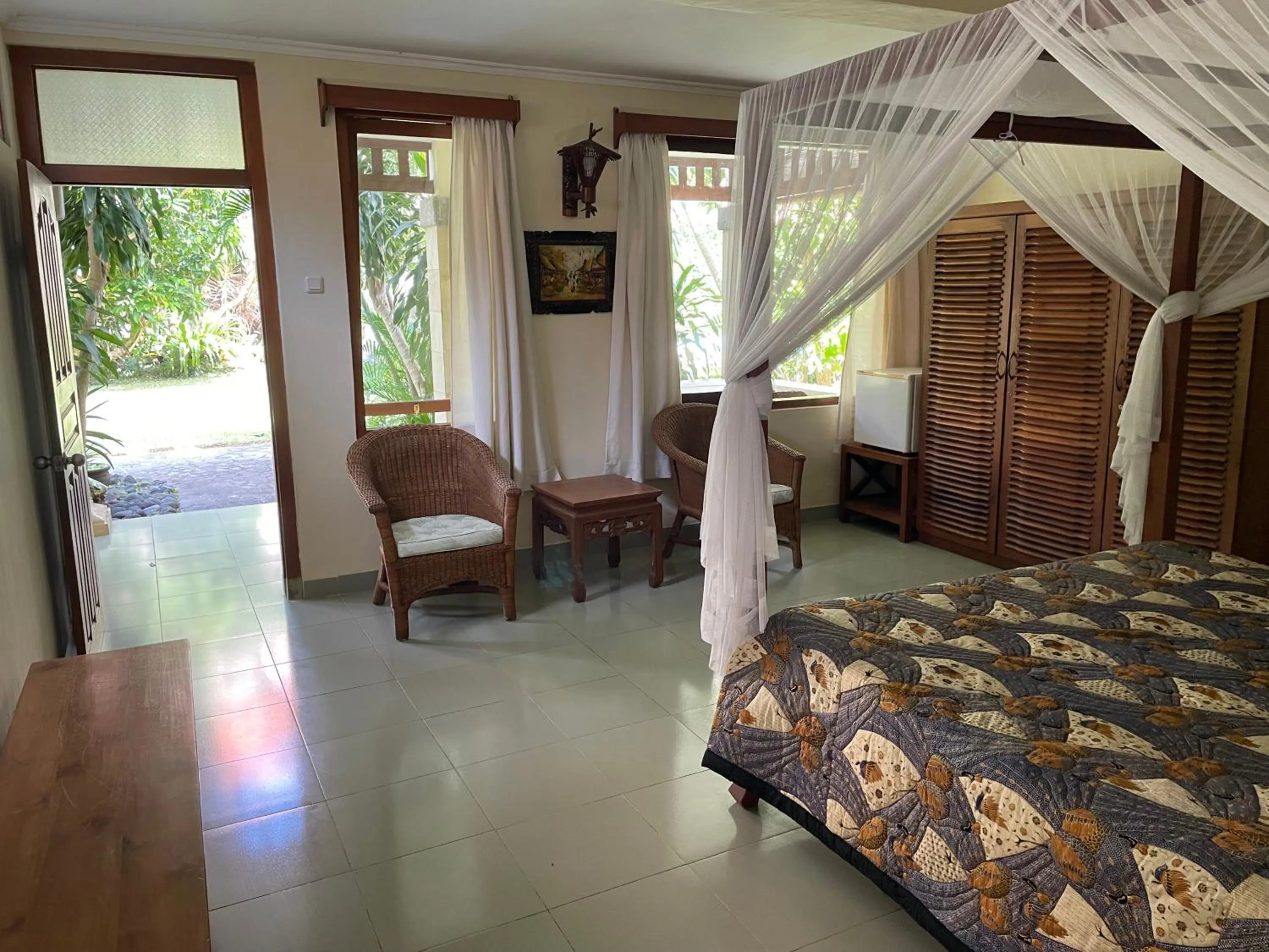 Property building, Bed in Raja Gardens Hotel