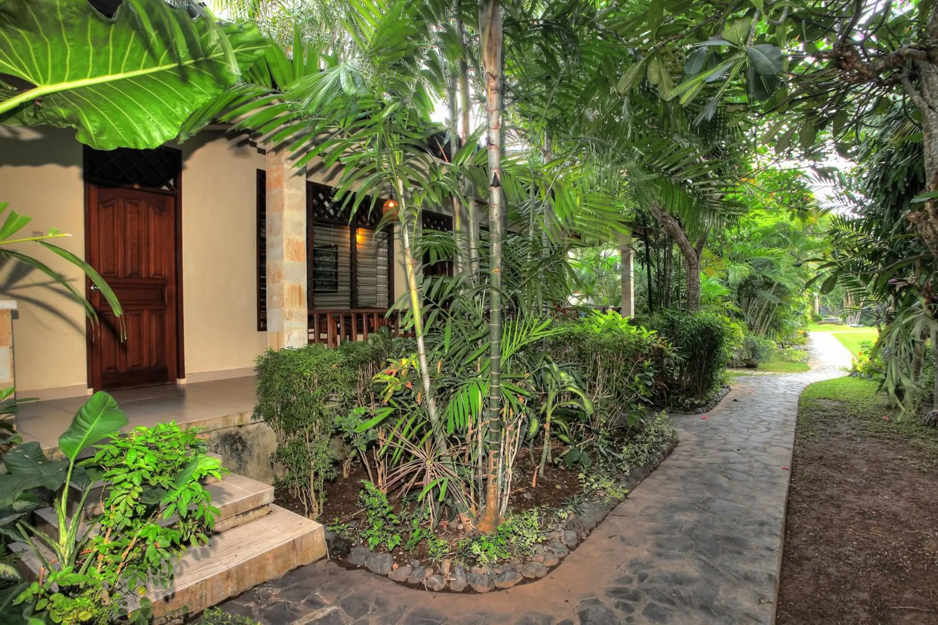 Large Twin Room in Raja Gardens Hotel Large Twin Room in Raja Gardens Hotel