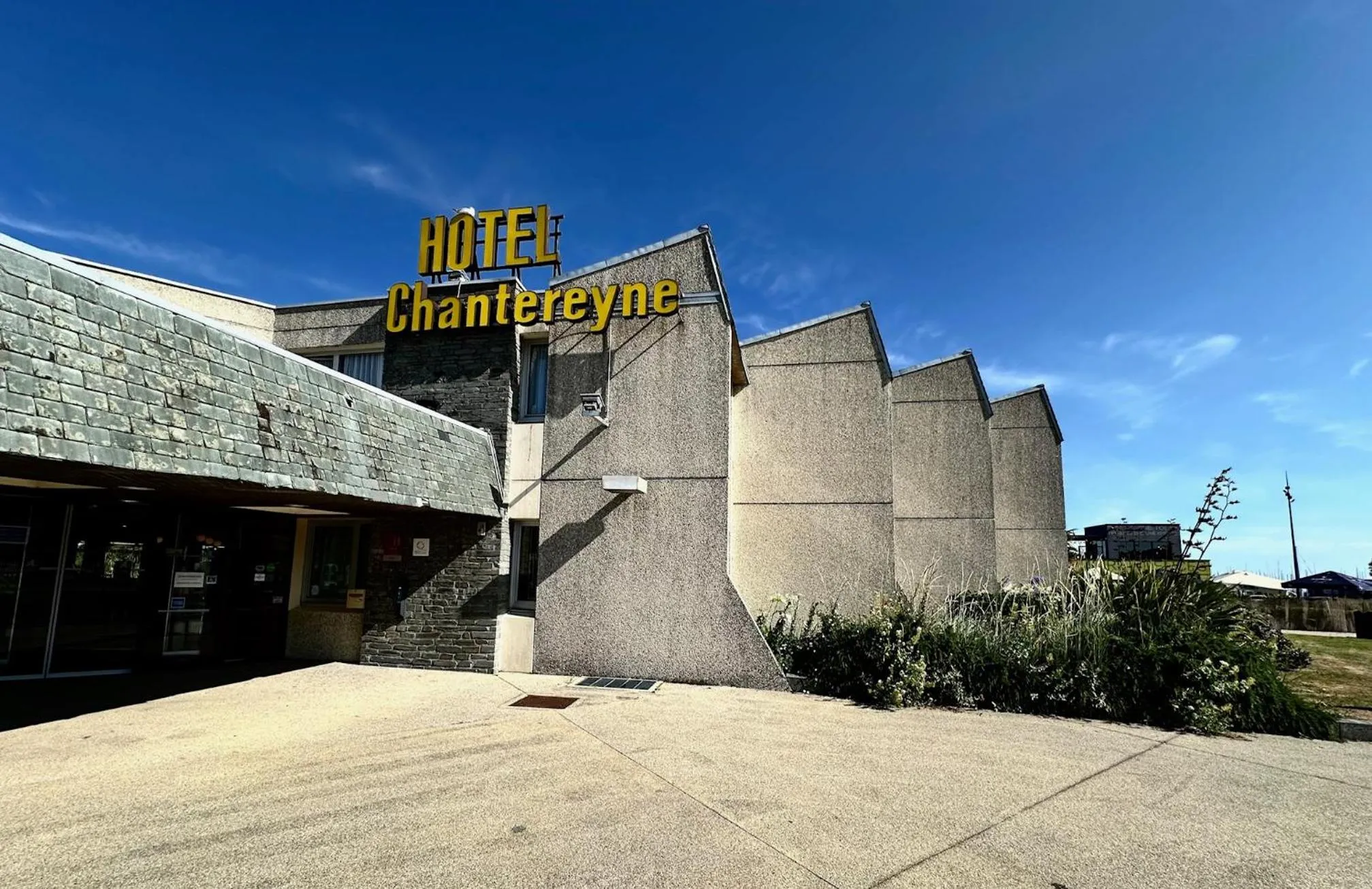 Property building in Hotel Chantereyne