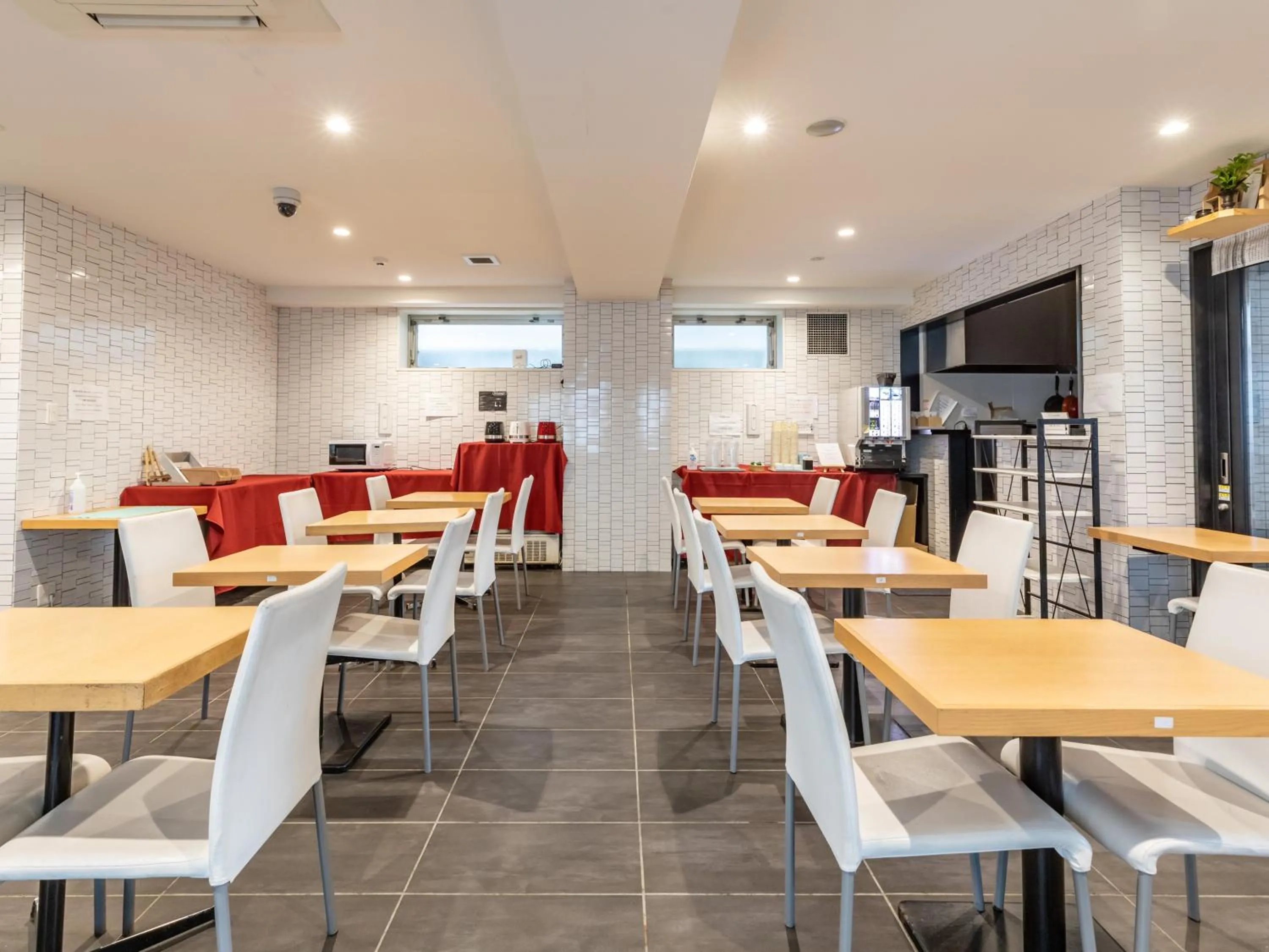 Restaurant/places to eat in Hotel Excellence Enmachi Ekimae