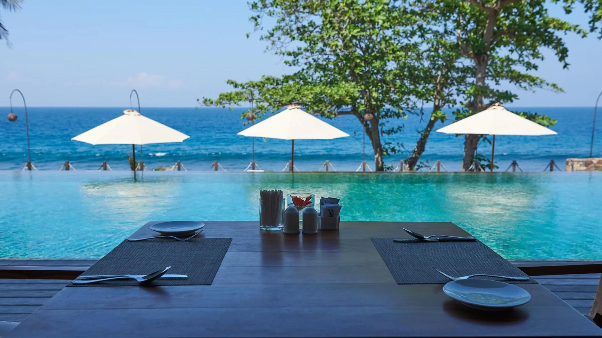 Restaurant/places to eat in Rajavilla Lombok Resort - Seaside Serenity