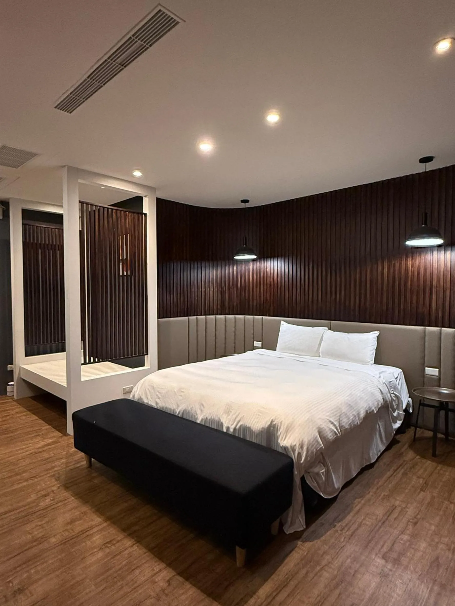 Bed in Her Home Spa Motel Douliu