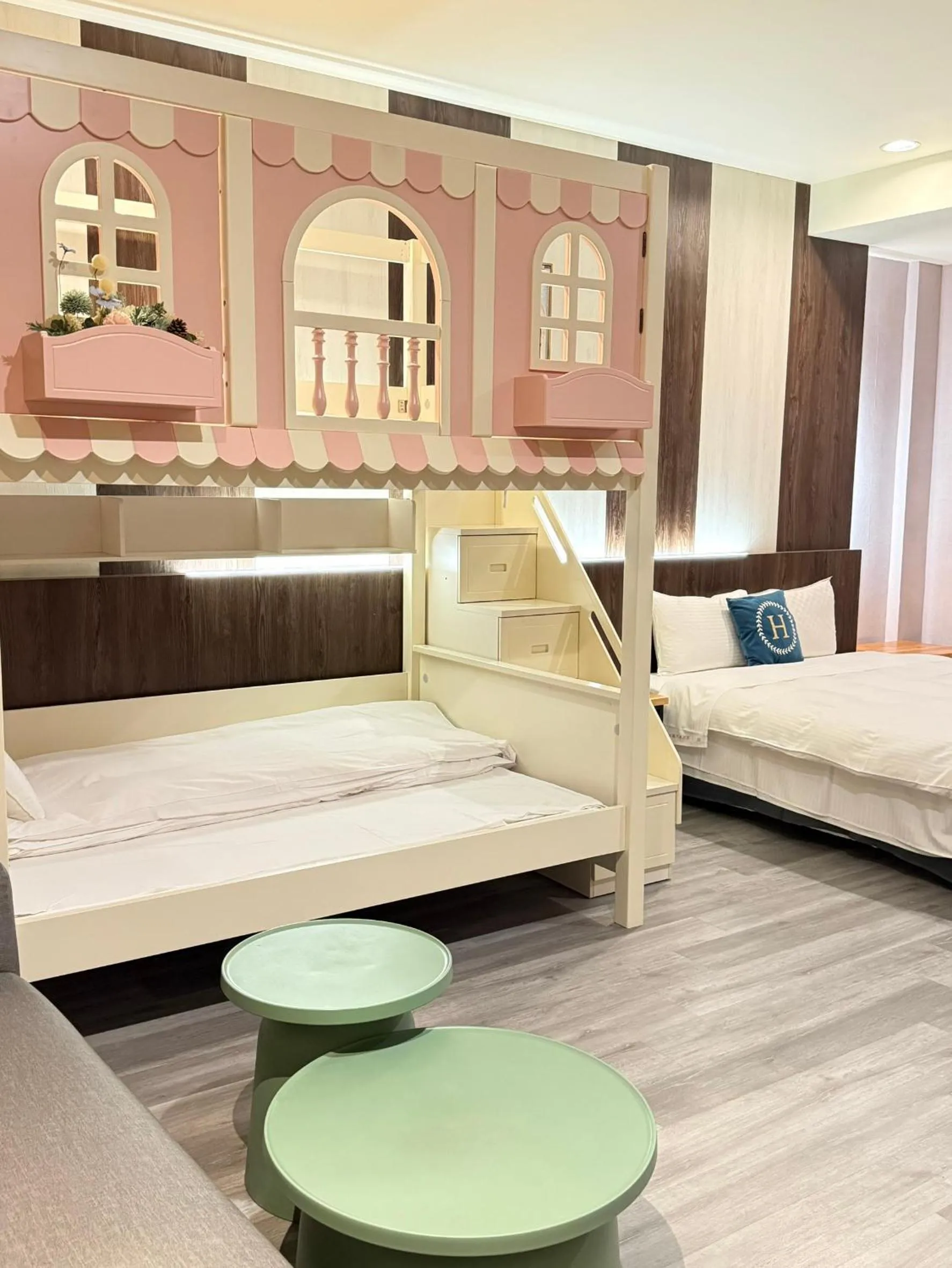 Bed in Her Home Spa Motel Douliu