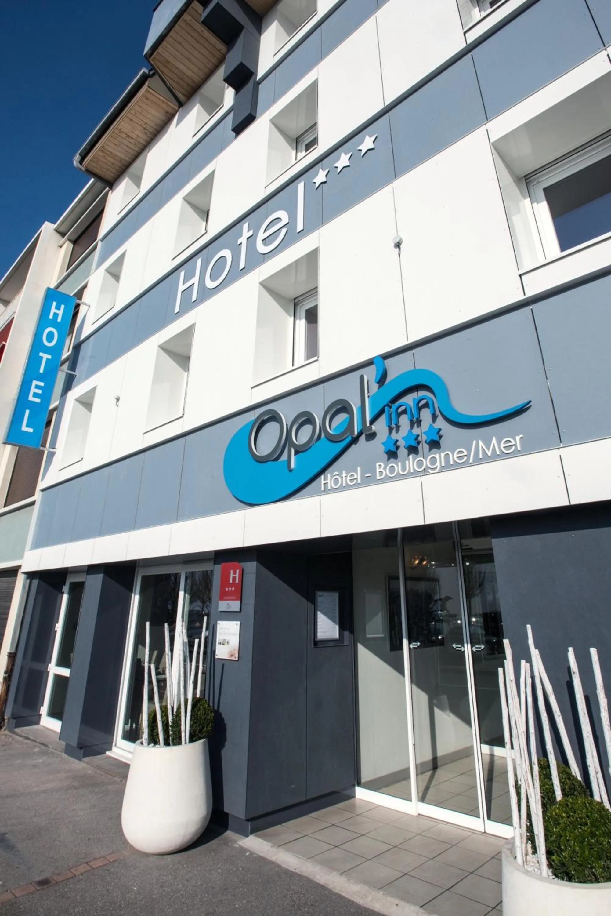 Facade/entrance in Opal'Inn