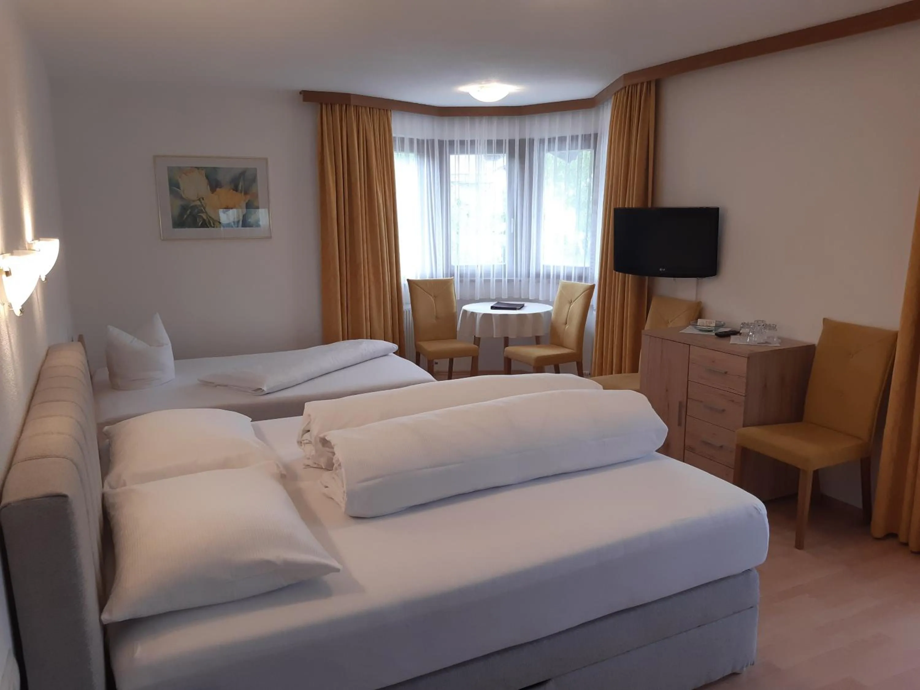 Bedroom, Bed in Landhaus Klausnerhof Hotel Garni