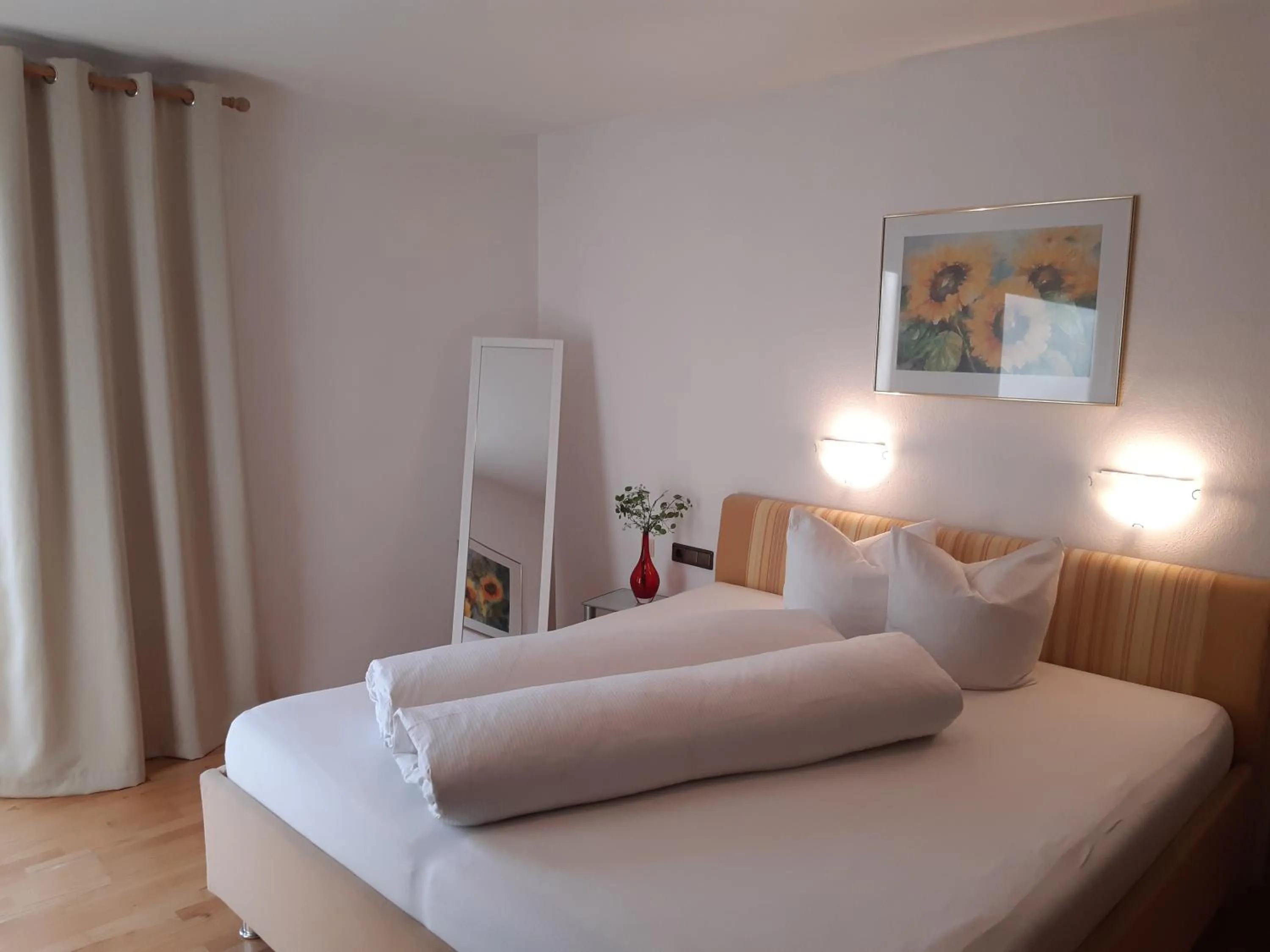 Bedroom, Bed in Landhaus Klausnerhof Hotel Garni