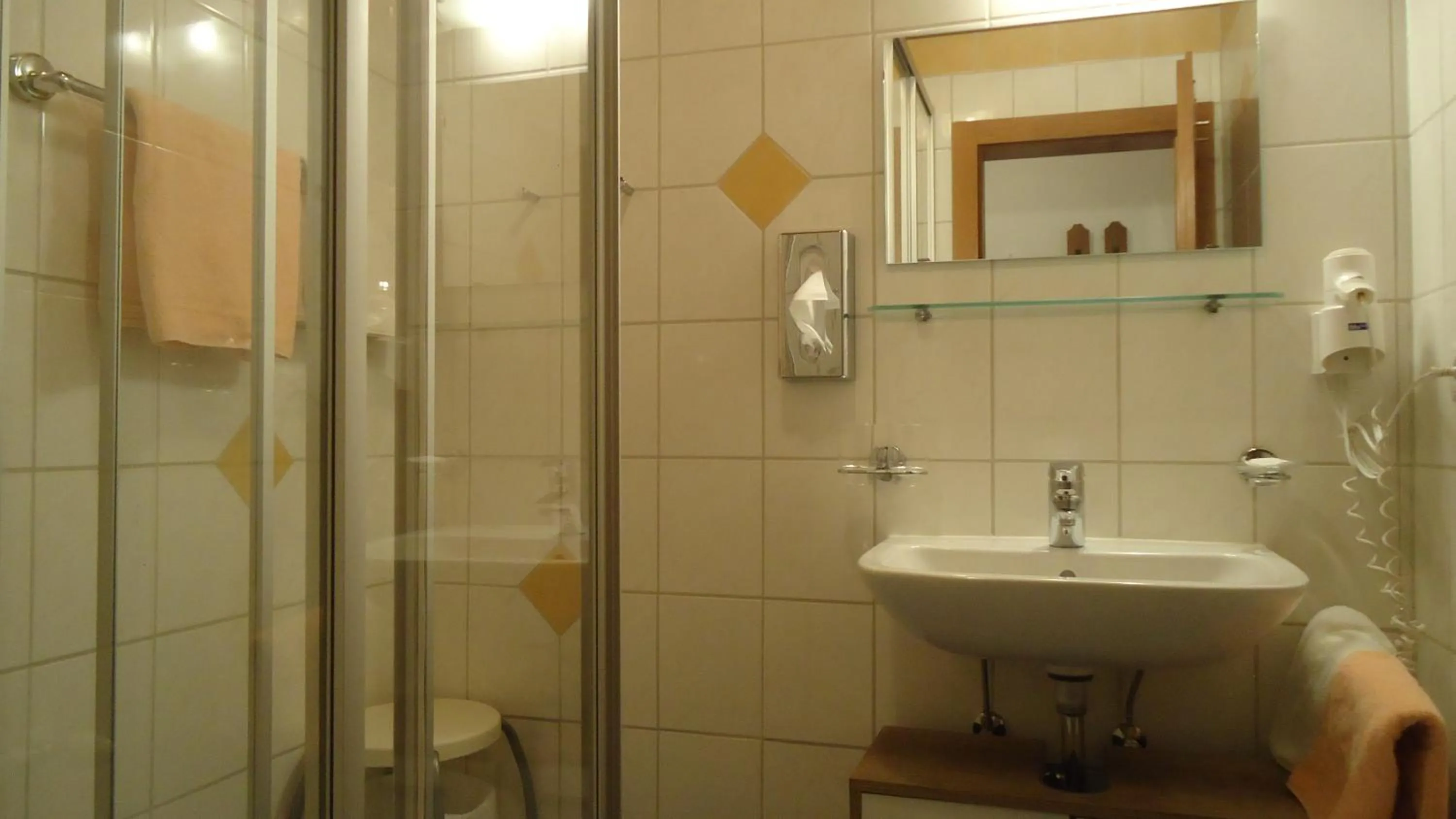 Bathroom in Landhaus Klausnerhof Hotel Garni