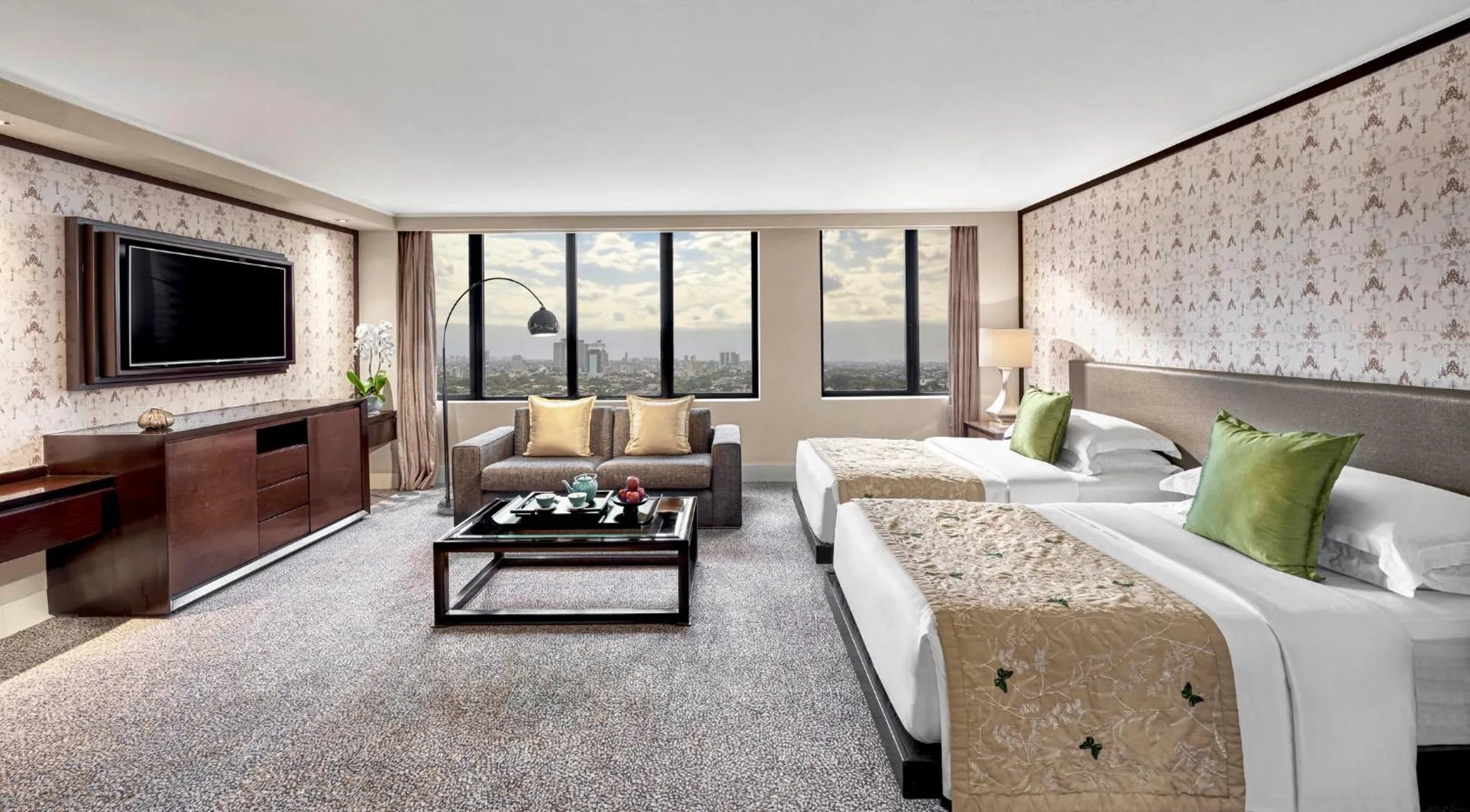 Photo of the whole room, Bed in Mandarin Oriental, Jakarta