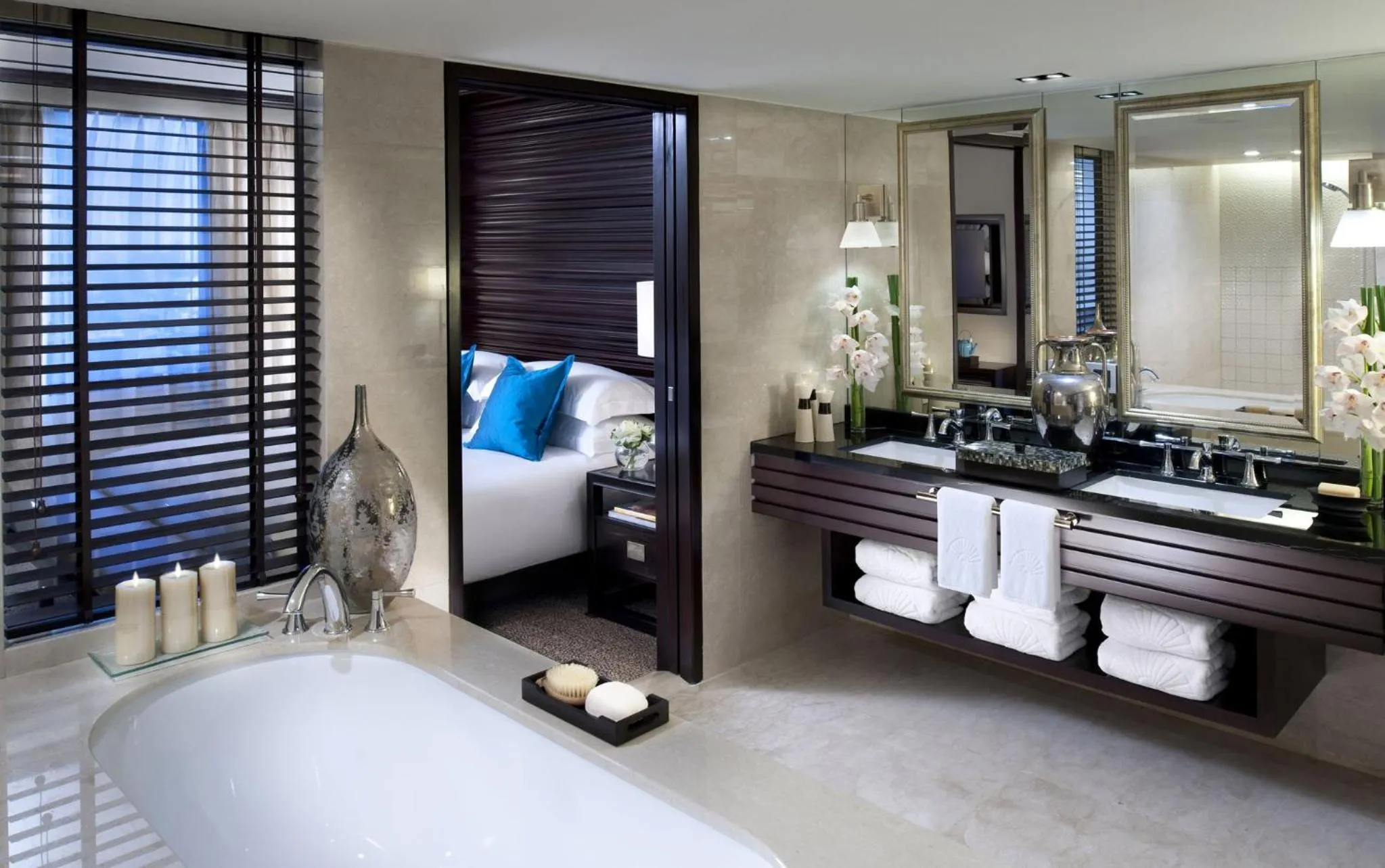 Photo of the whole room, Bed in Mandarin Oriental, Jakarta